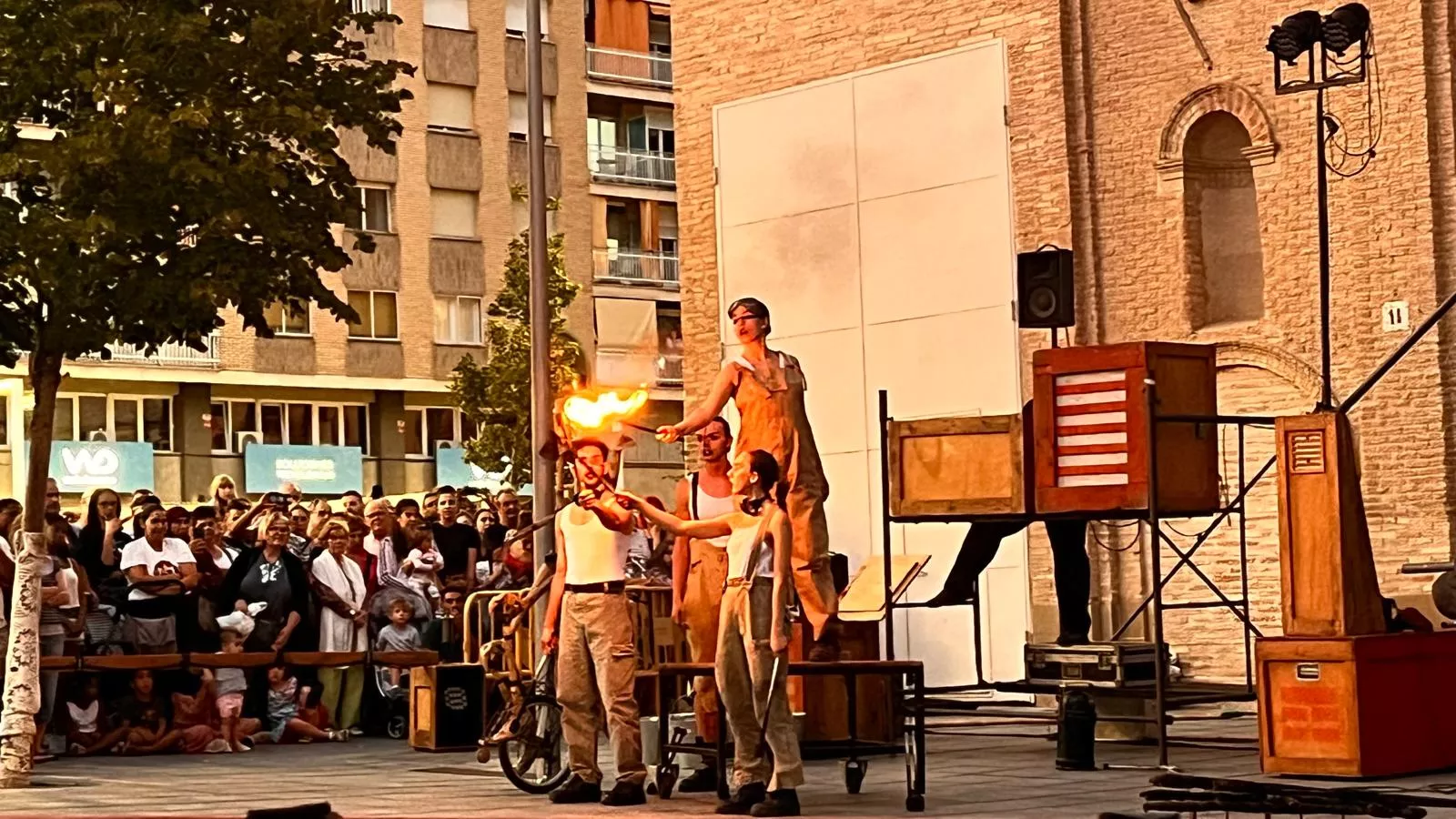 Espectáculo L’Avalot en el prelaurentis de Huesca. Foto Mercedes Manterola