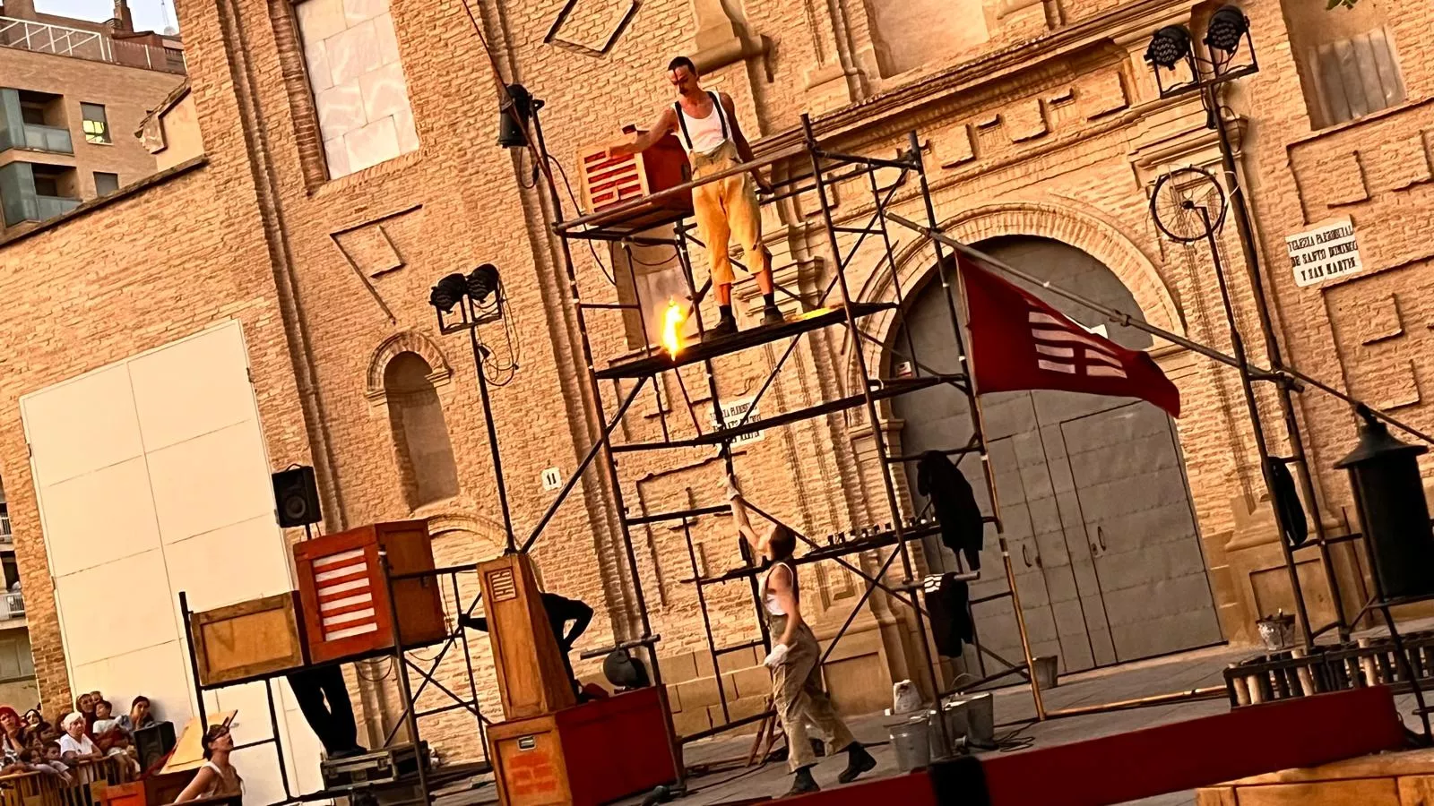 Espectáculo L’Avalot en el prelaurentis de Huesca. Foto Mercedes Manterola