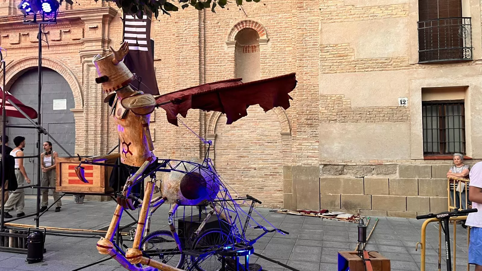 Espectáculo L’Avalot en el prelaurentis de Huesca. Foto Mercedes Manterola