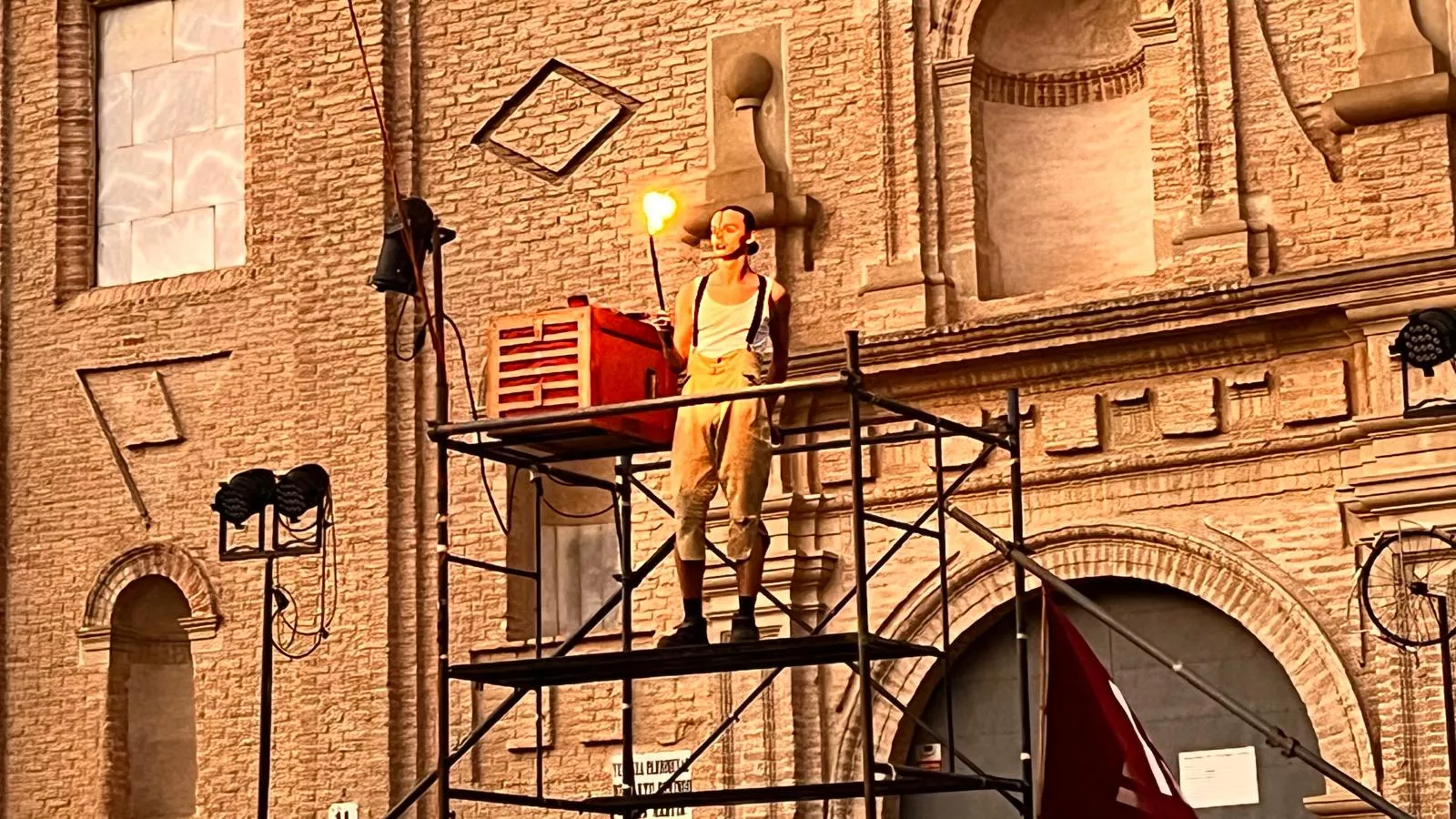 Espectáculo L’Avalot en el prelaurentis de Huesca. Foto Mercedes Manterola