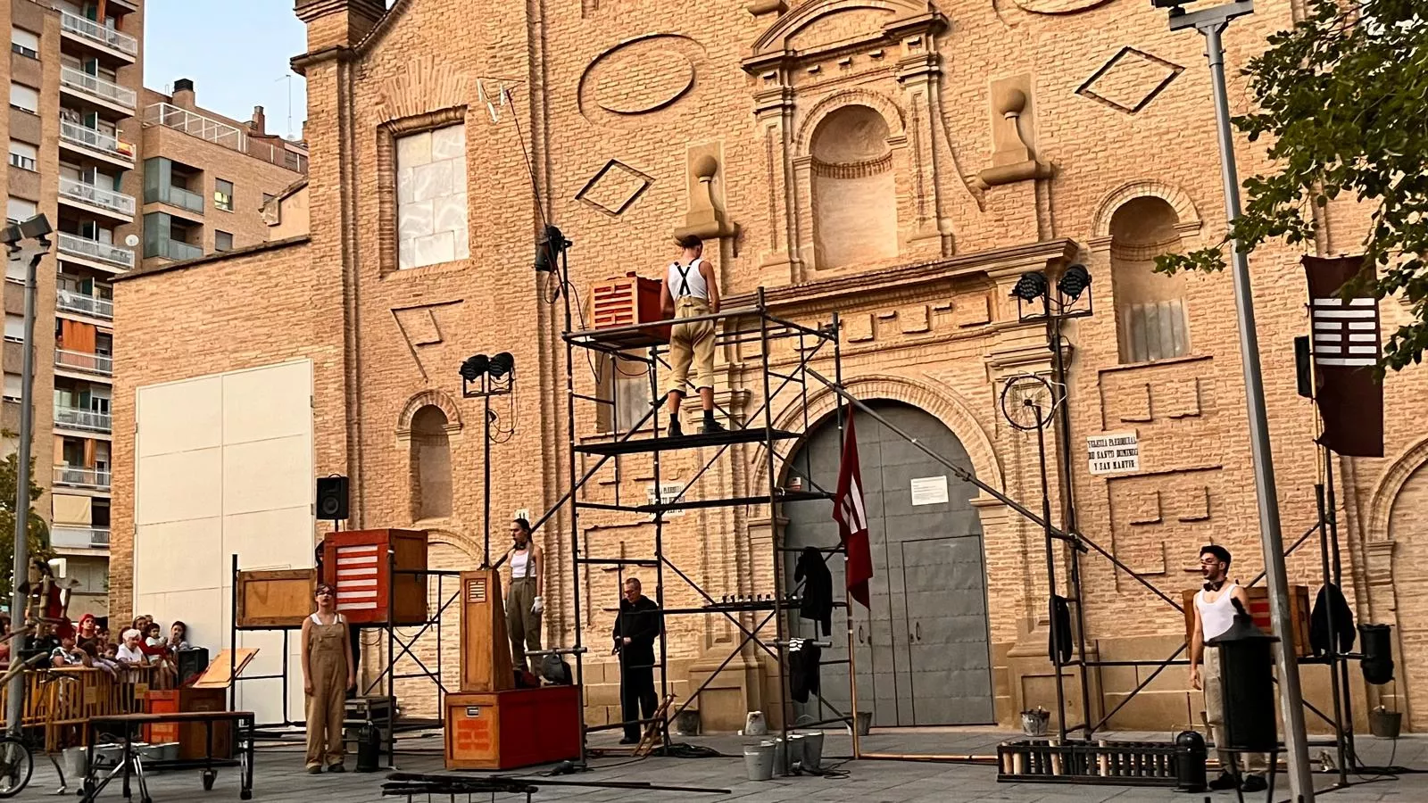 Espectáculo L’Avalot en el prelaurentis de Huesca. Foto Mercedes Manterola