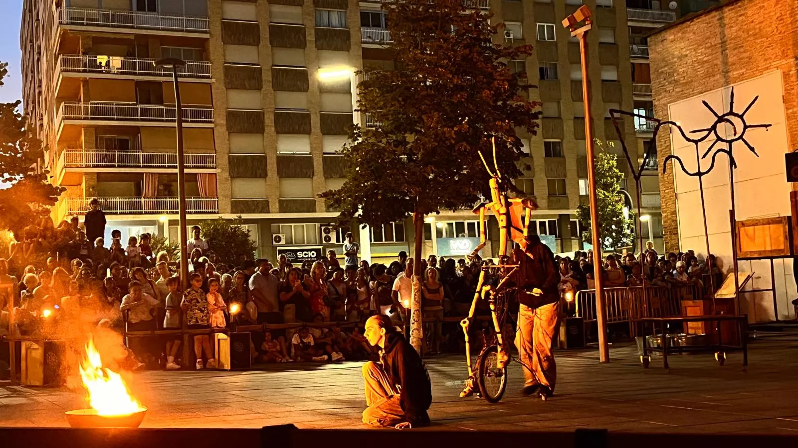 Espectáculo L’Avalot en el prelaurentis de Huesca. Foto Mercedes Manterola