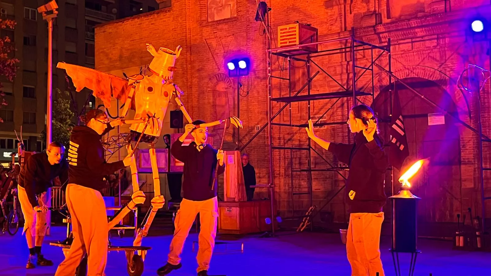 Espectáculo L’Avalot en el prelaurentis de Huesca. Foto Mercedes Manterola
