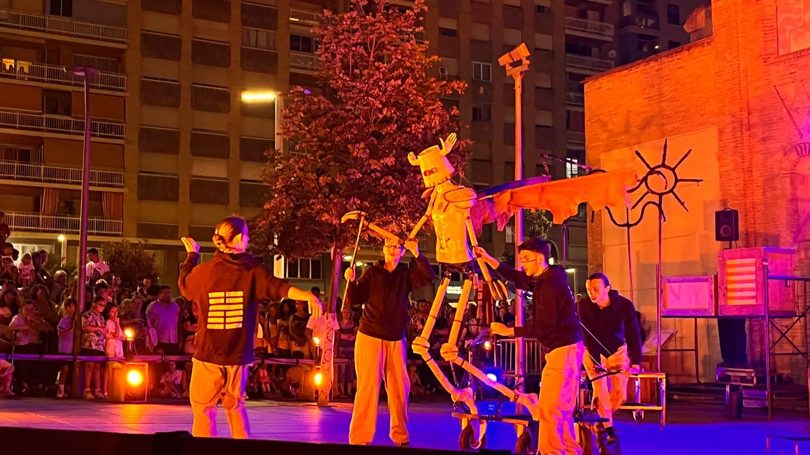 Espectáculo L’Avalot en el prelaurentis de Huesca. Foto Mercedes Manterola