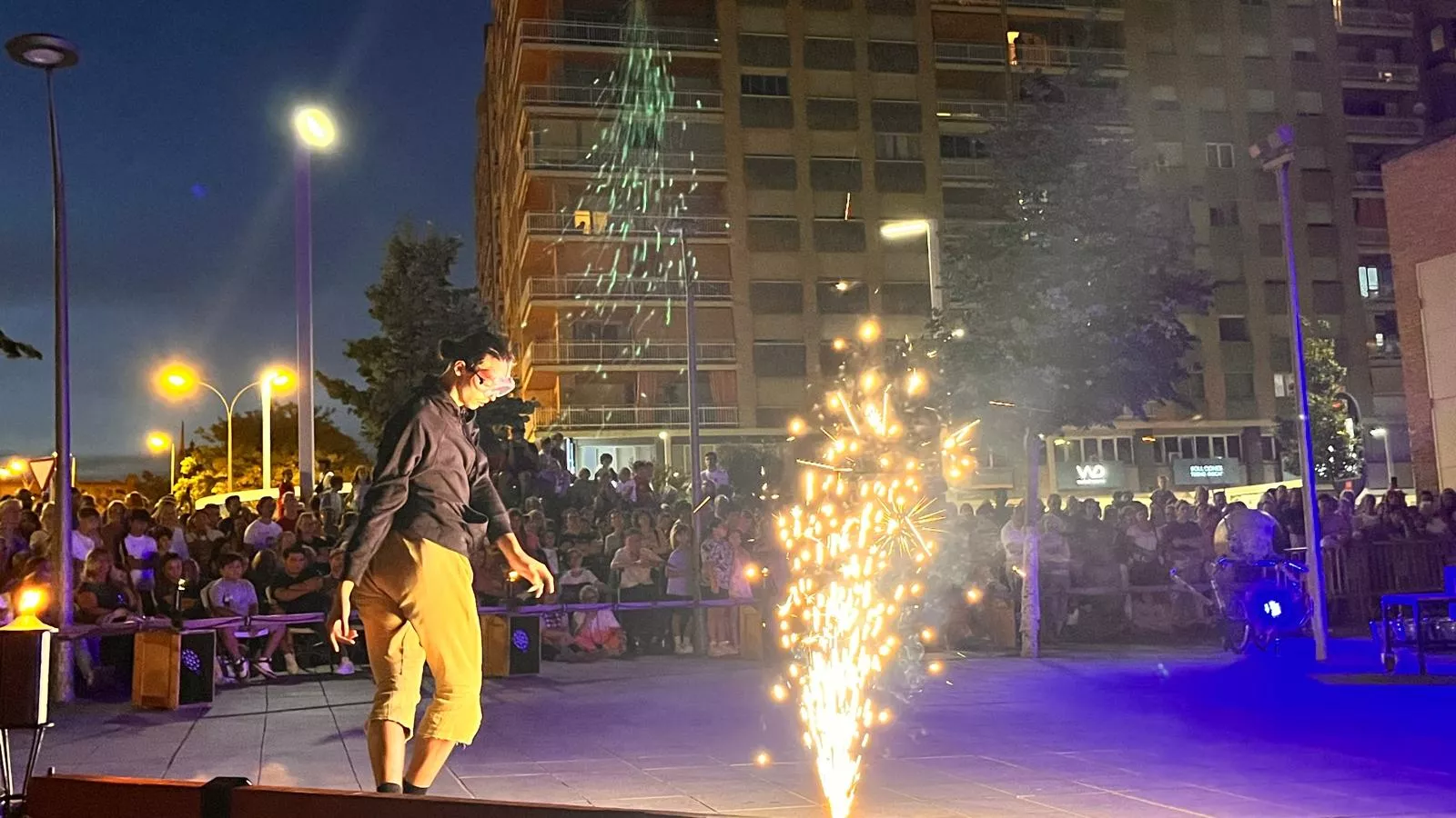 Espectáculo L’Avalot en el prelaurentis de Huesca. Foto Mercedes Manterola
