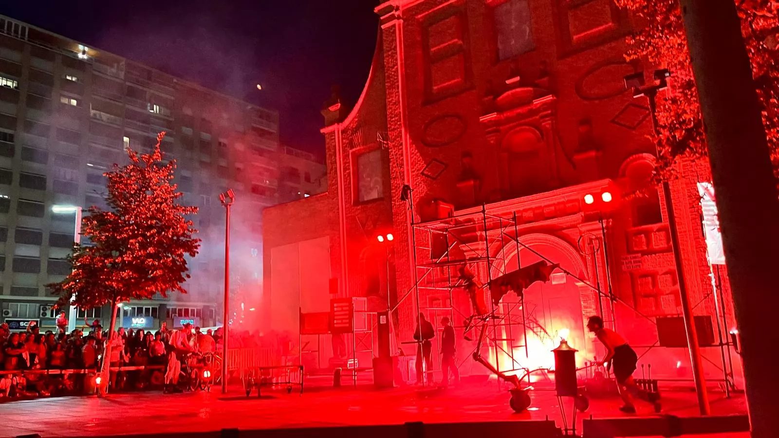 Espectáculo L’Avalot en el prelaurentis de Huesca. Foto Mercedes Manterola