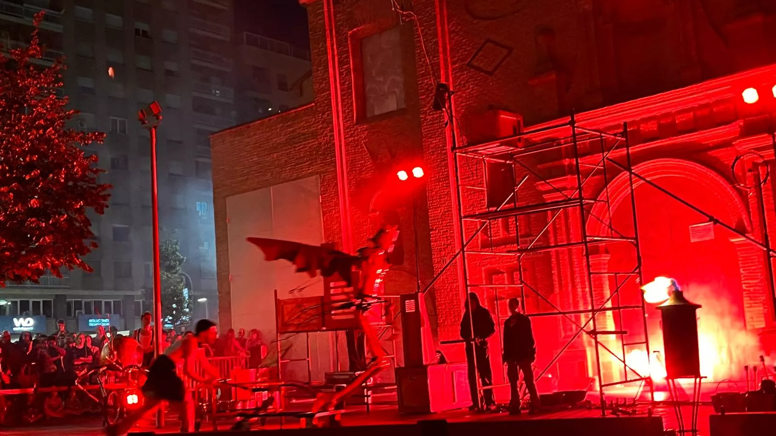 Espectáculo L’Avalot en el prelaurentis de Huesca. Foto Mercedes Manterola