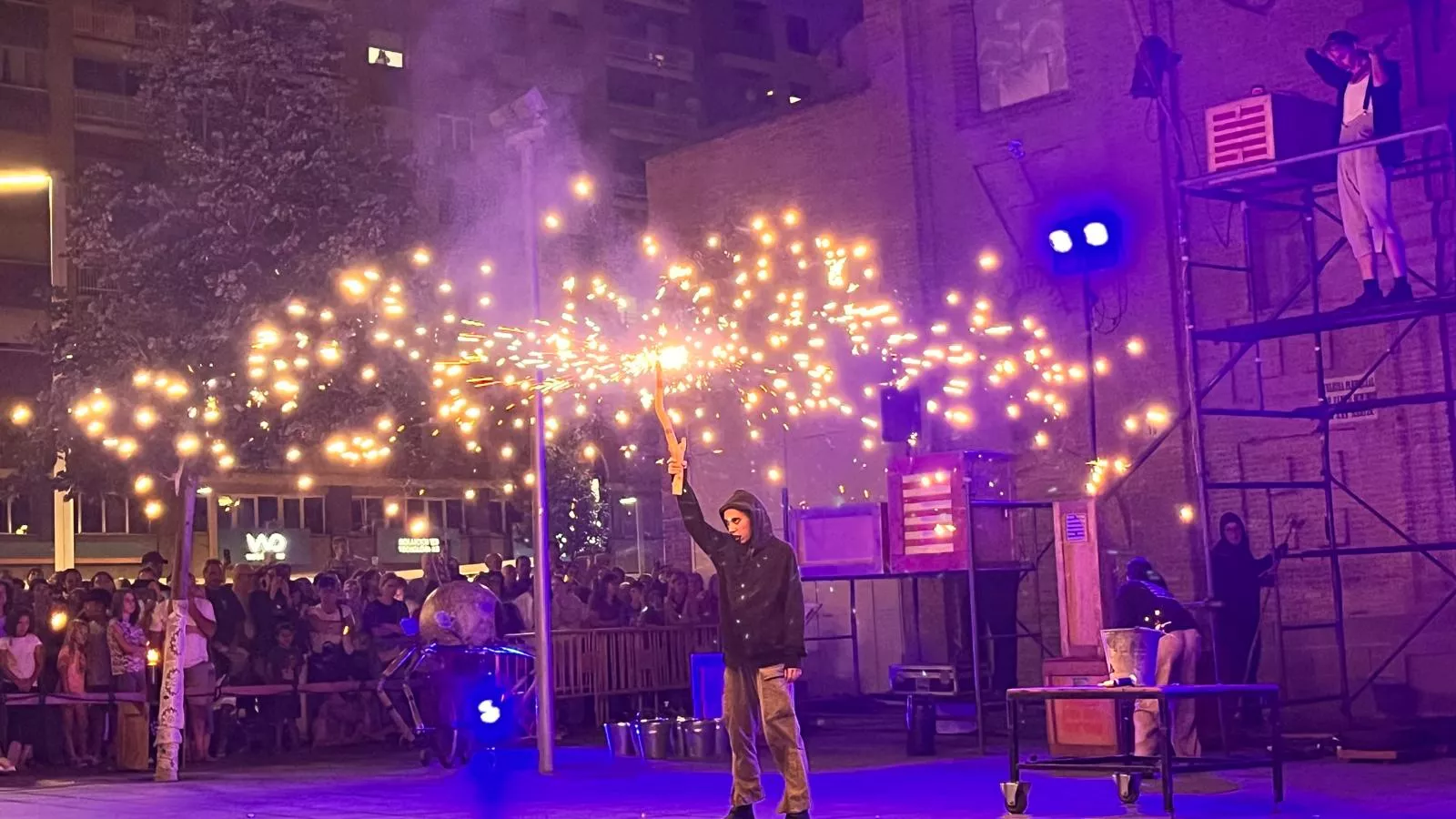 Espectáculo L’Avalot en el prelaurentis de Huesca. Foto Mercedes Manterola