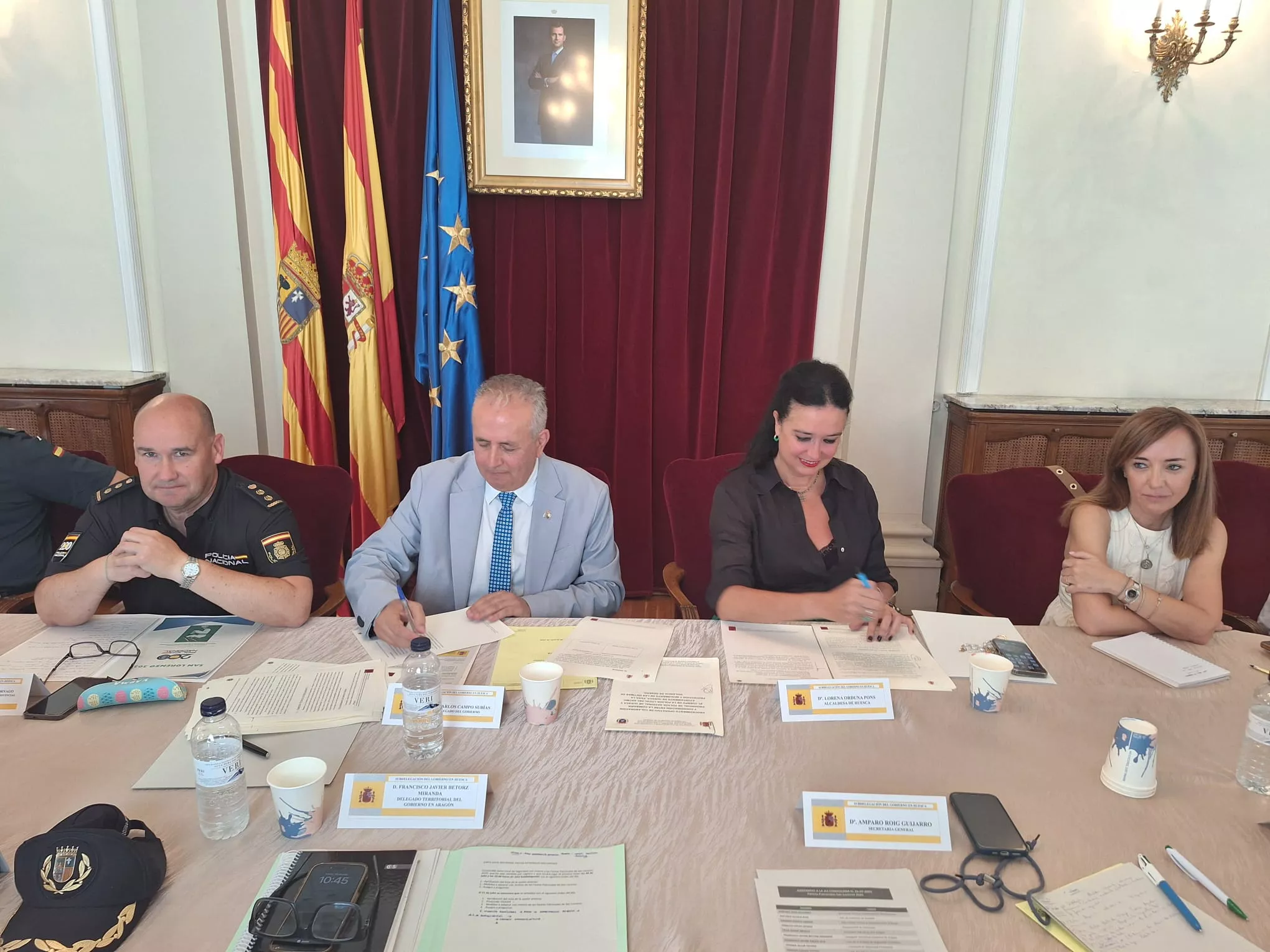 Firma del convenio Viogén, entre la Subdelegación de Huesca y el Ayuntamiento.