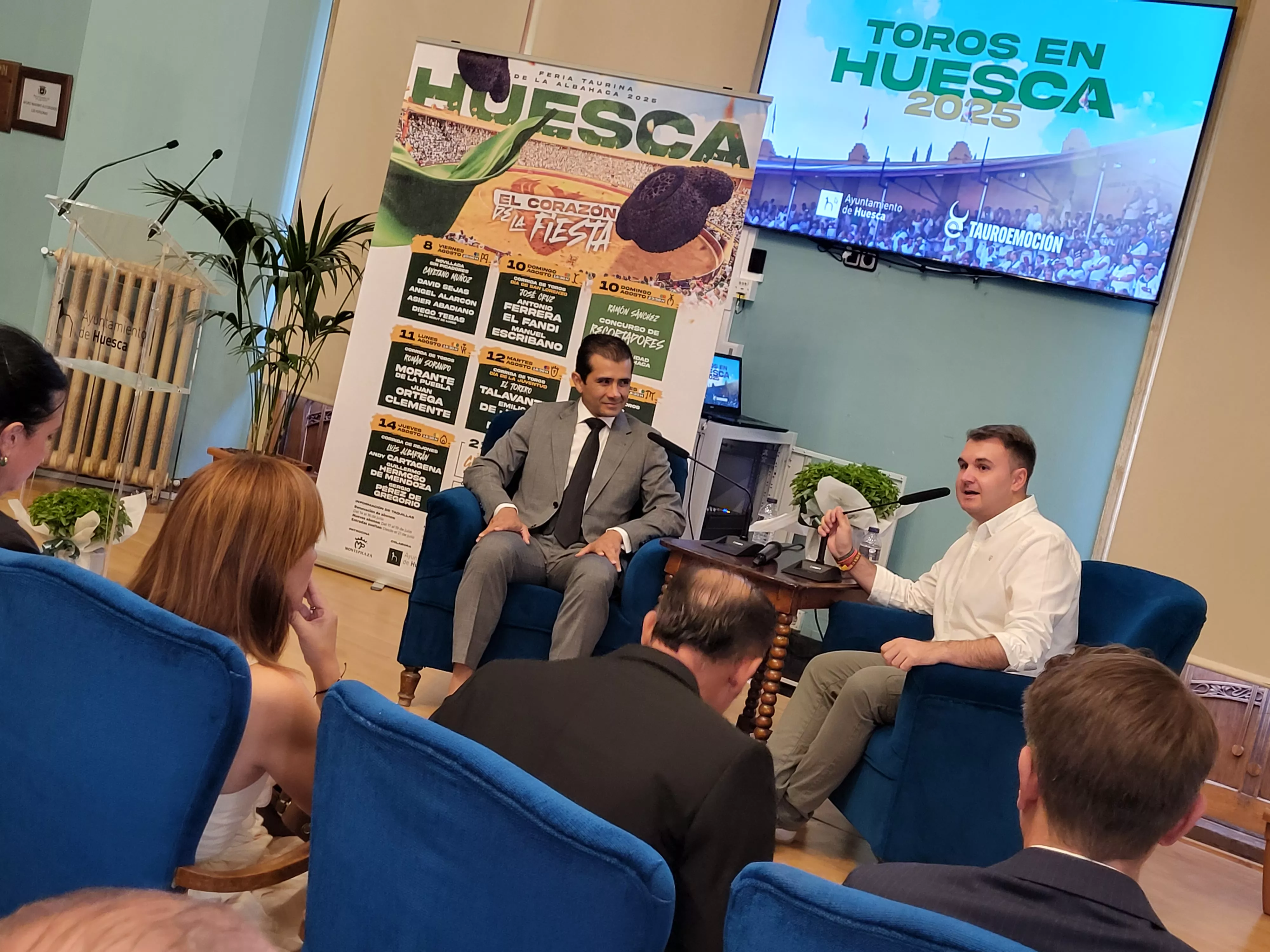 Huesca disfruta de una charla con Joselito Adame: "Aquí tengo especial empatía con la gente"