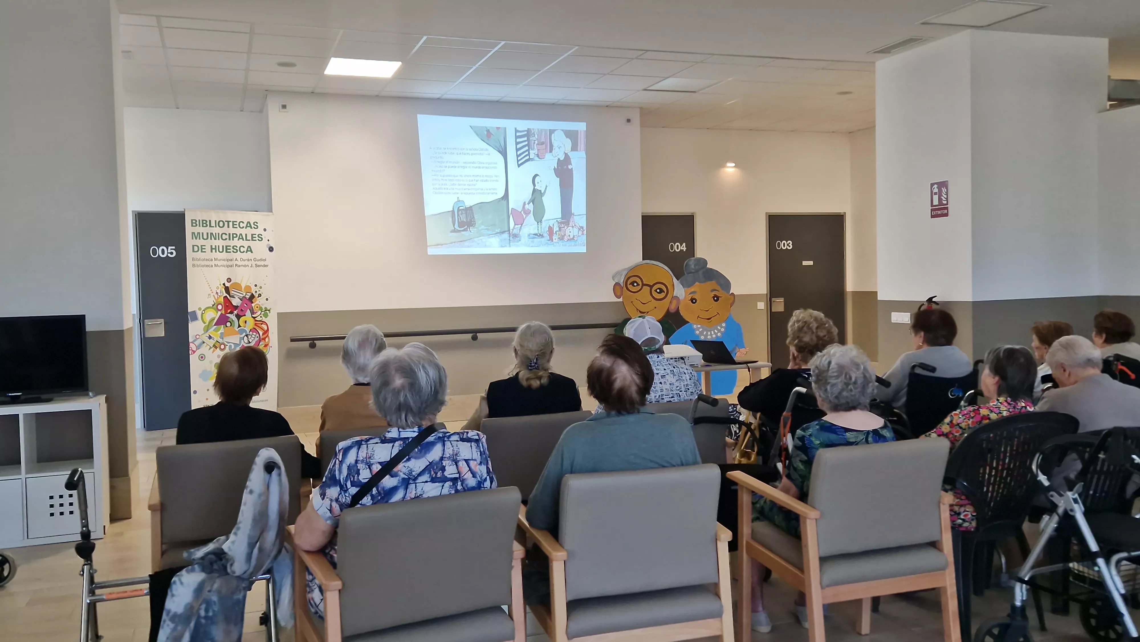 Día de las abuelas y abuelos en la residencia Rey Ardid con las Bibliotecas Municipales. Foto Myriam Martínez