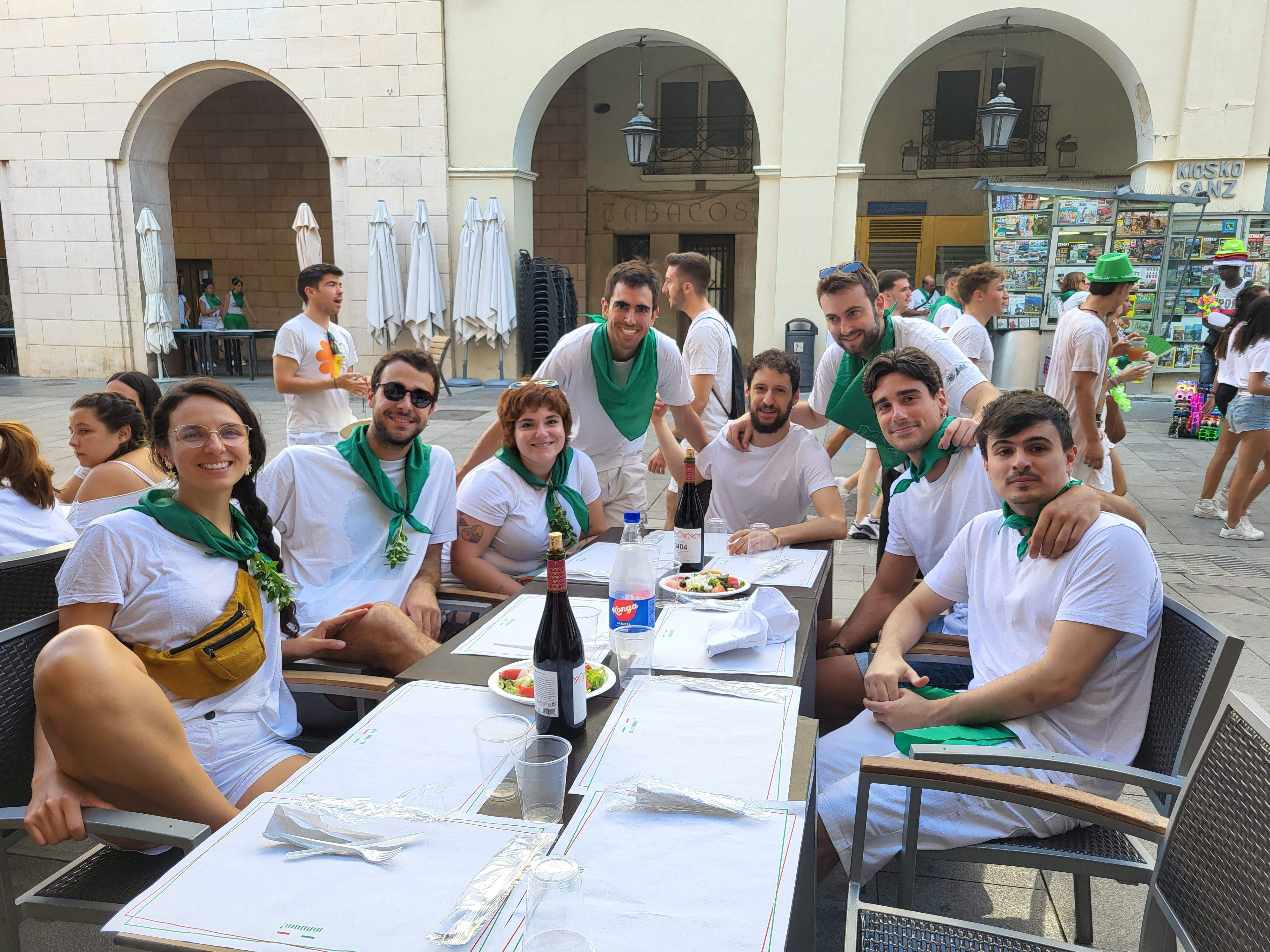 Almuerzos en la antesala del chupinazo.