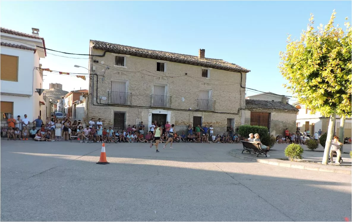 Castejón de Monegros. Eva Morraja y Ani Buero en la última vuelta