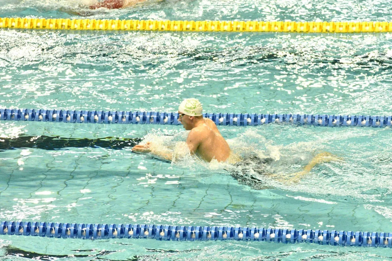 Diego Roselló en el tramo de la braza durante la competición en el nacional.