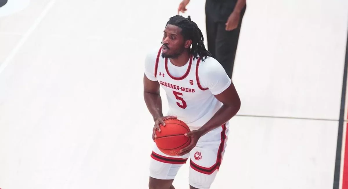 Ademide Badmus refuerza el juego interior de Lobe Huesca