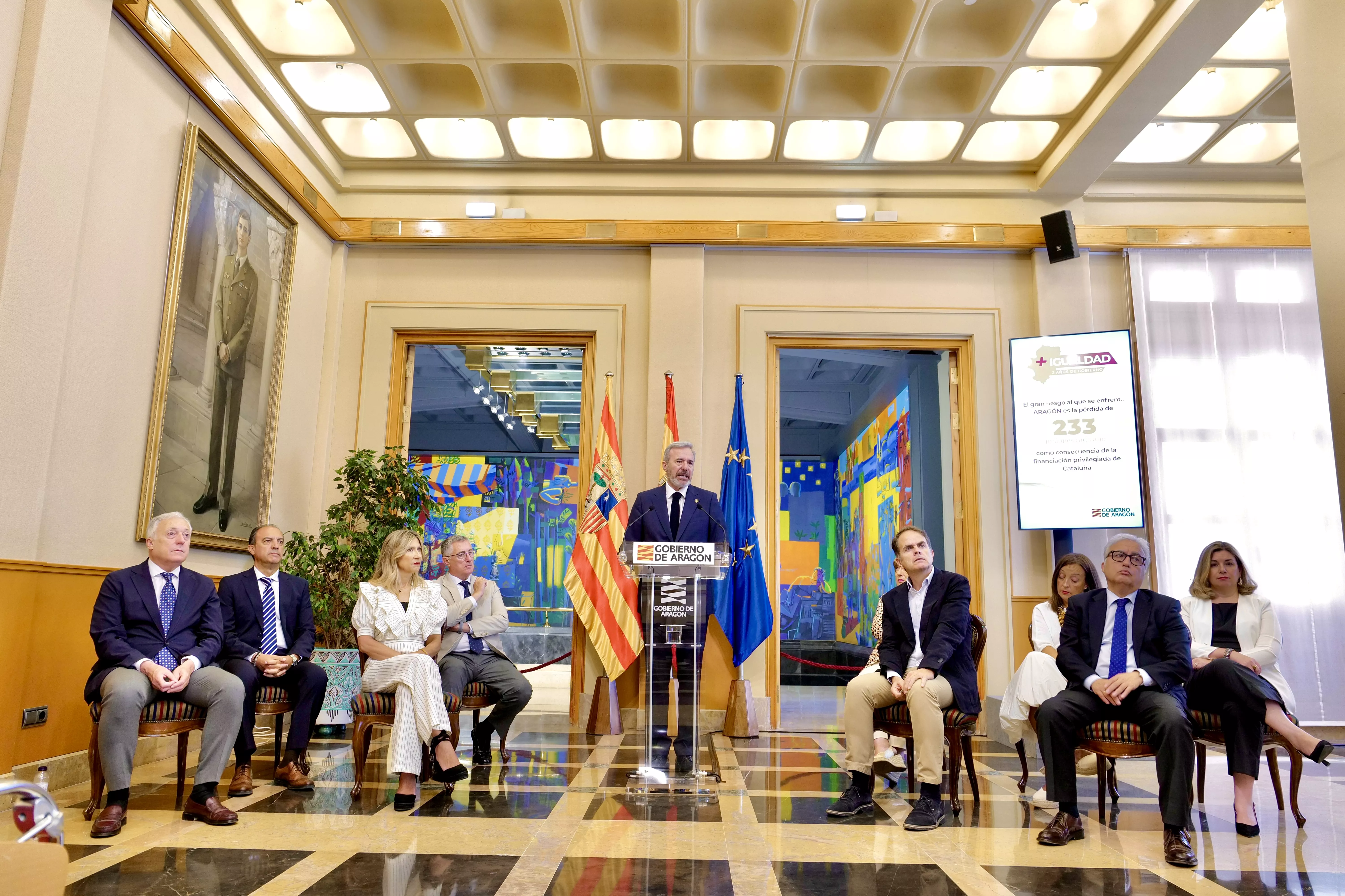 Jorge Azcón con todo su equipo de gobierno