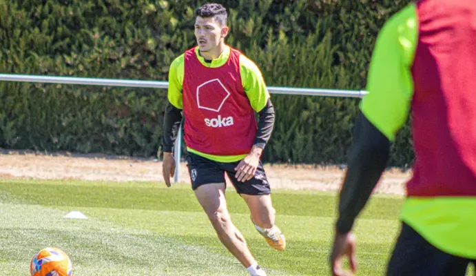 Loureiro regresa a los entrenamientos con el Huesca a la espera de resolver su futuro. Foto: SD Huesca 