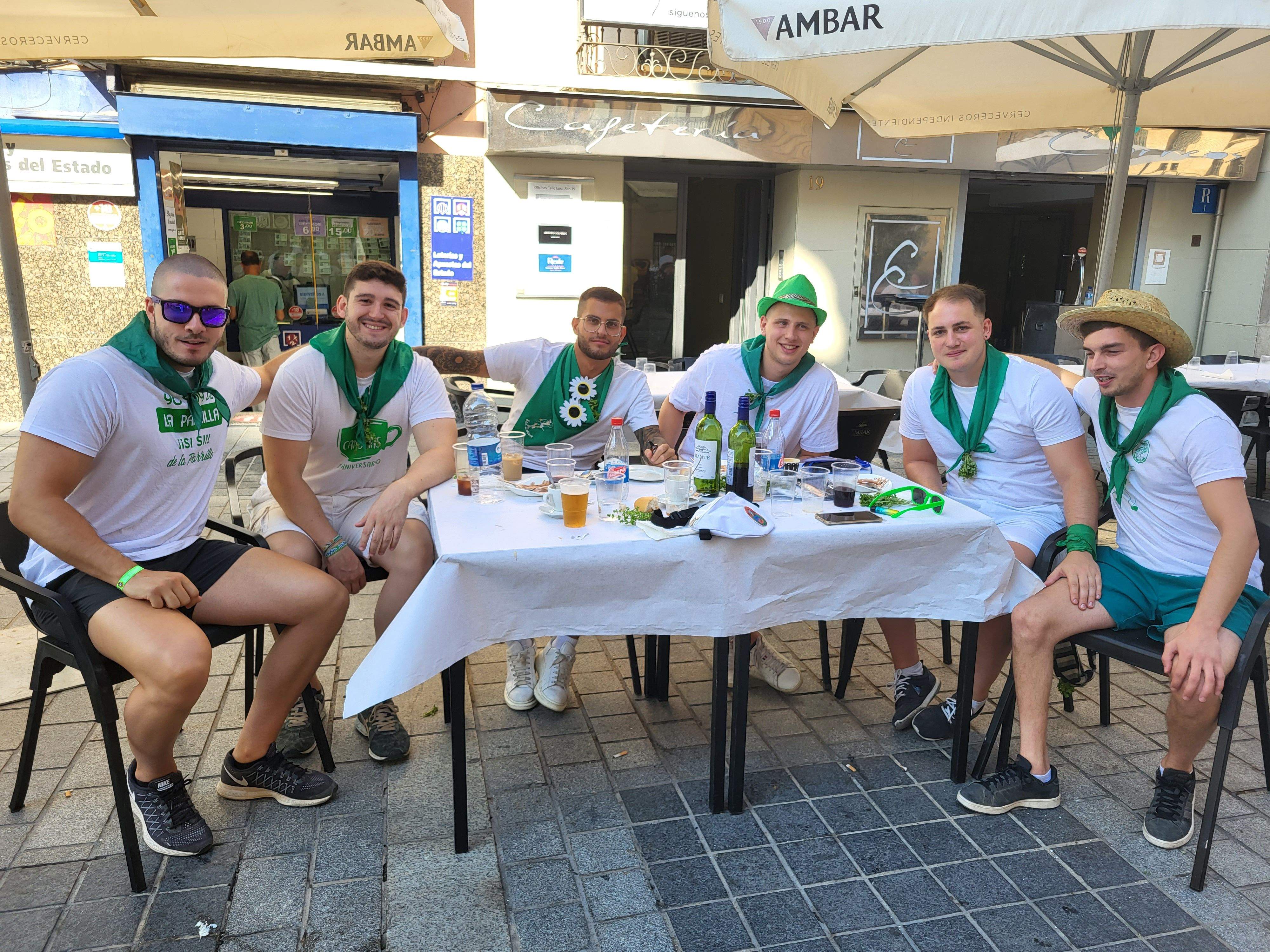 Almuerzos en la antesala del chupinazo.