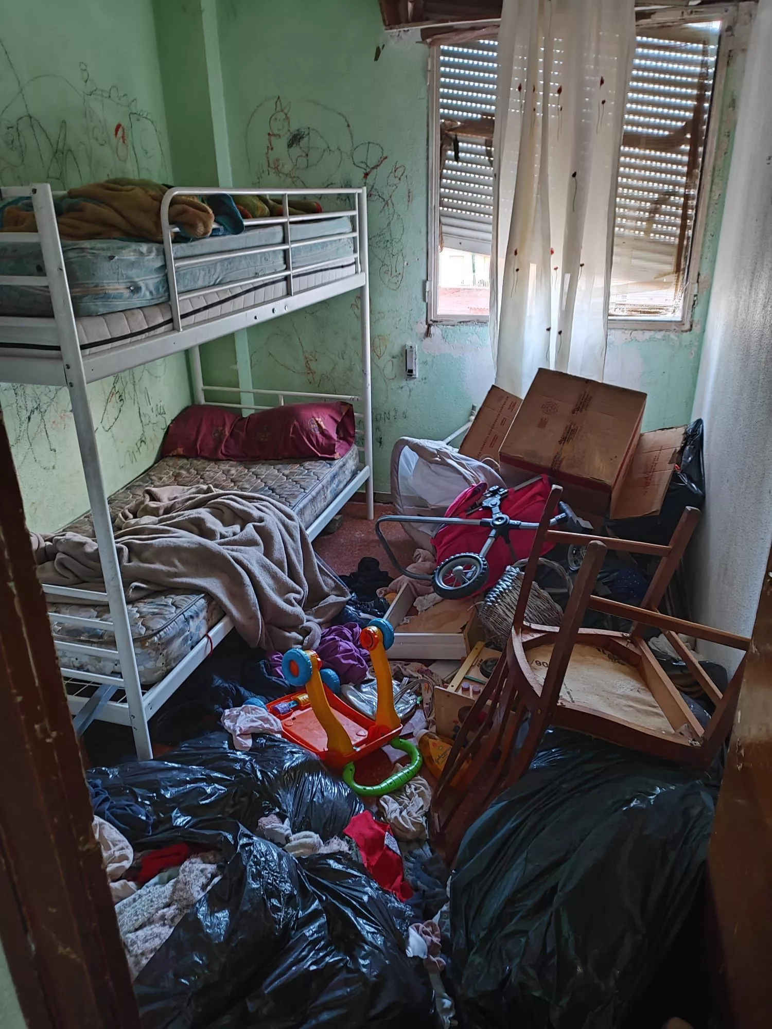 Material incautado por la Policía Nacional en un edificio de Huesca.