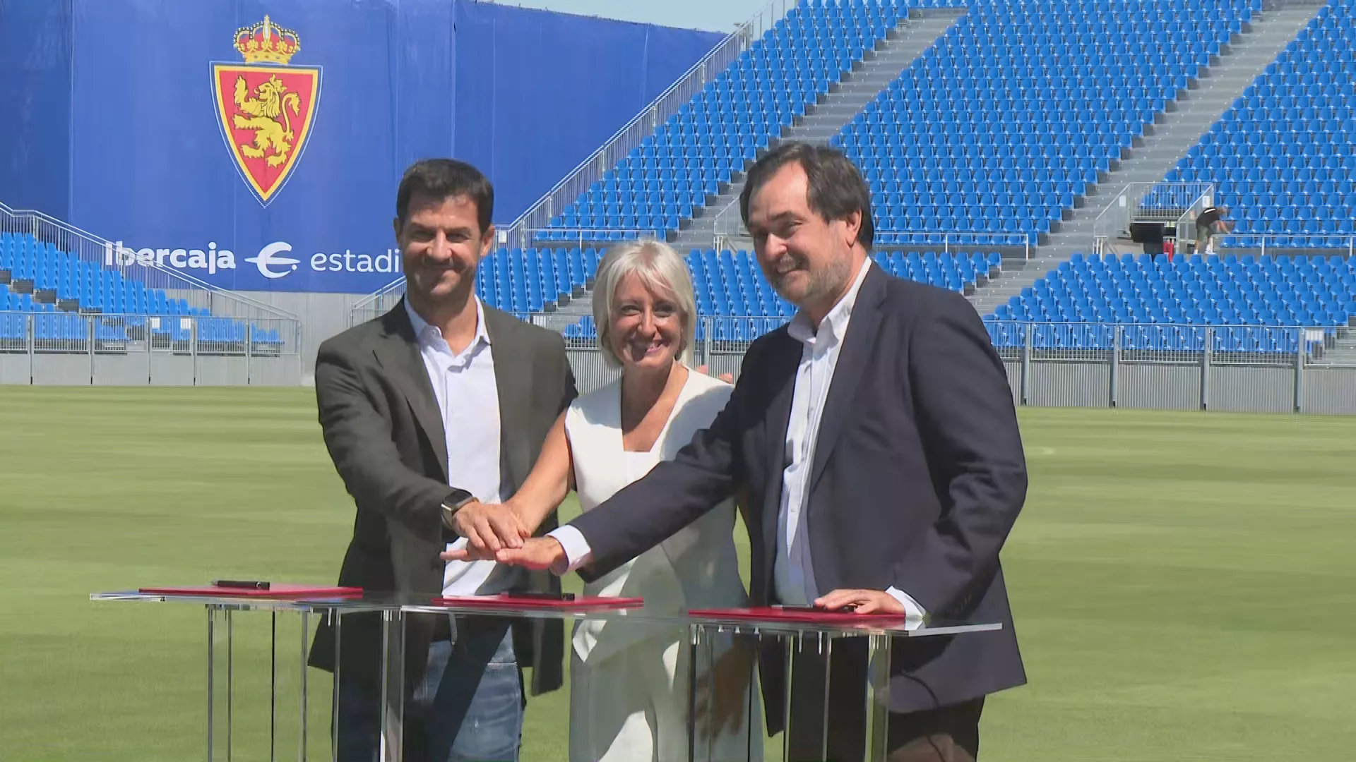 Fernando López, Raquel Fuentes y Ricardo Mur, en la presentación del acuerdo. Foto: CARTV