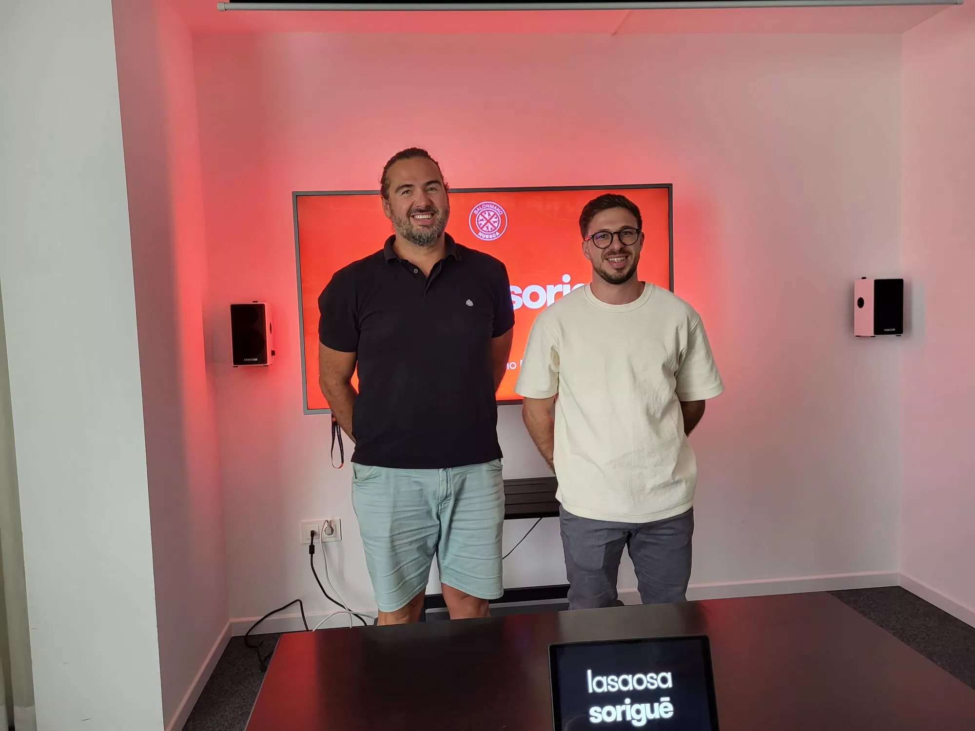 Néstor Oliva y Jero Cartagena en la presentación del nuevo coordinador de la cantera. Foto: Adri Mora Néstor Oliva y Jero Cartagena en la presentación del nuevo coordinador de la cantera. Foto: Adri Mora