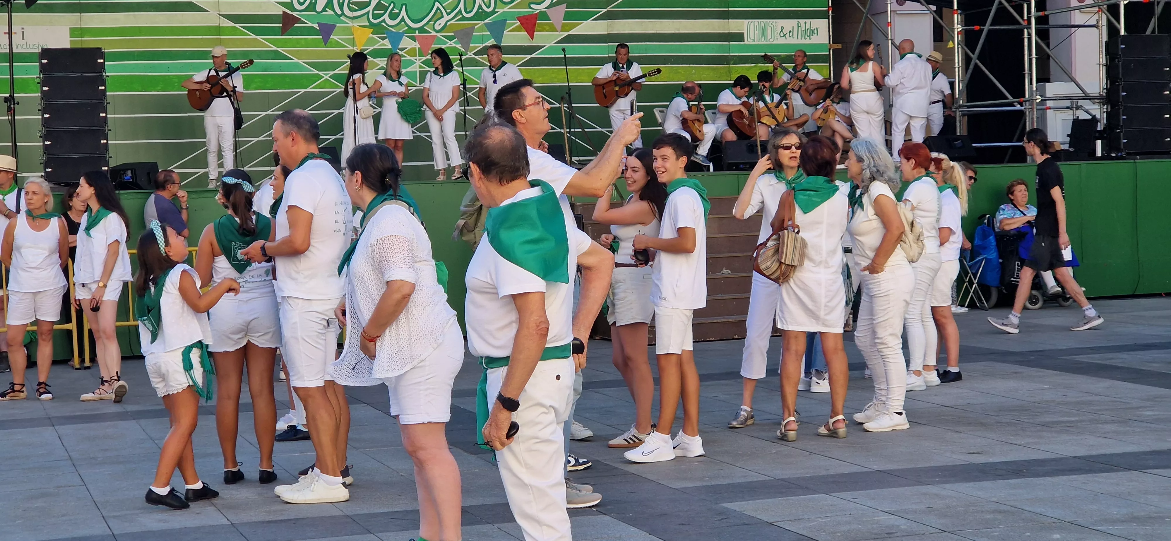 Baile de la Jota de San Lorenzo en la plaza López Allué. Foto Myriam Martínez