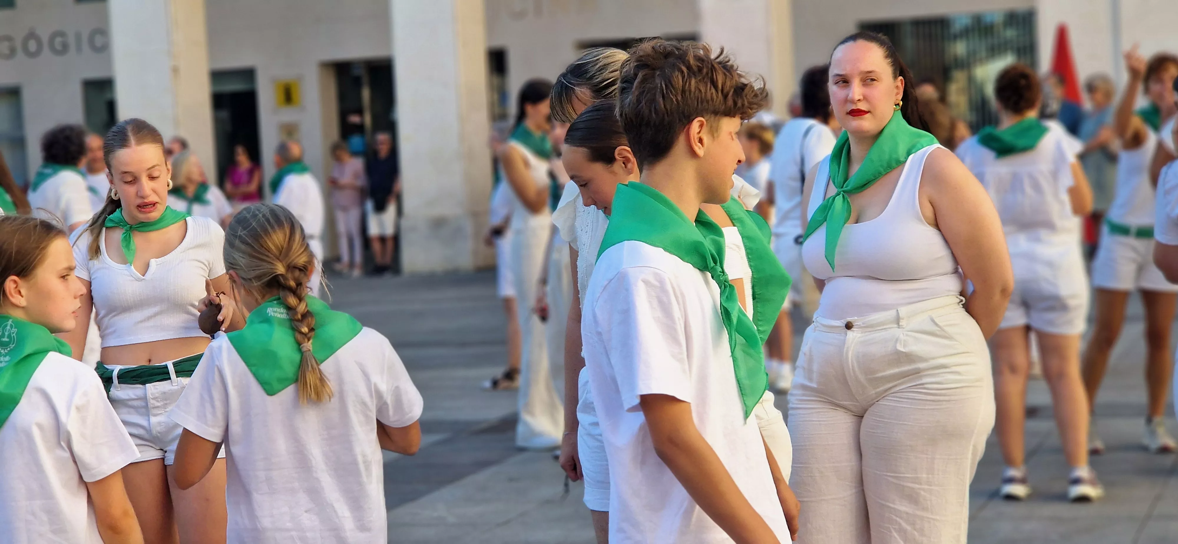 Baile de la Jota de San Lorenzo en la plaza López Allué. Foto Myriam Martínez
