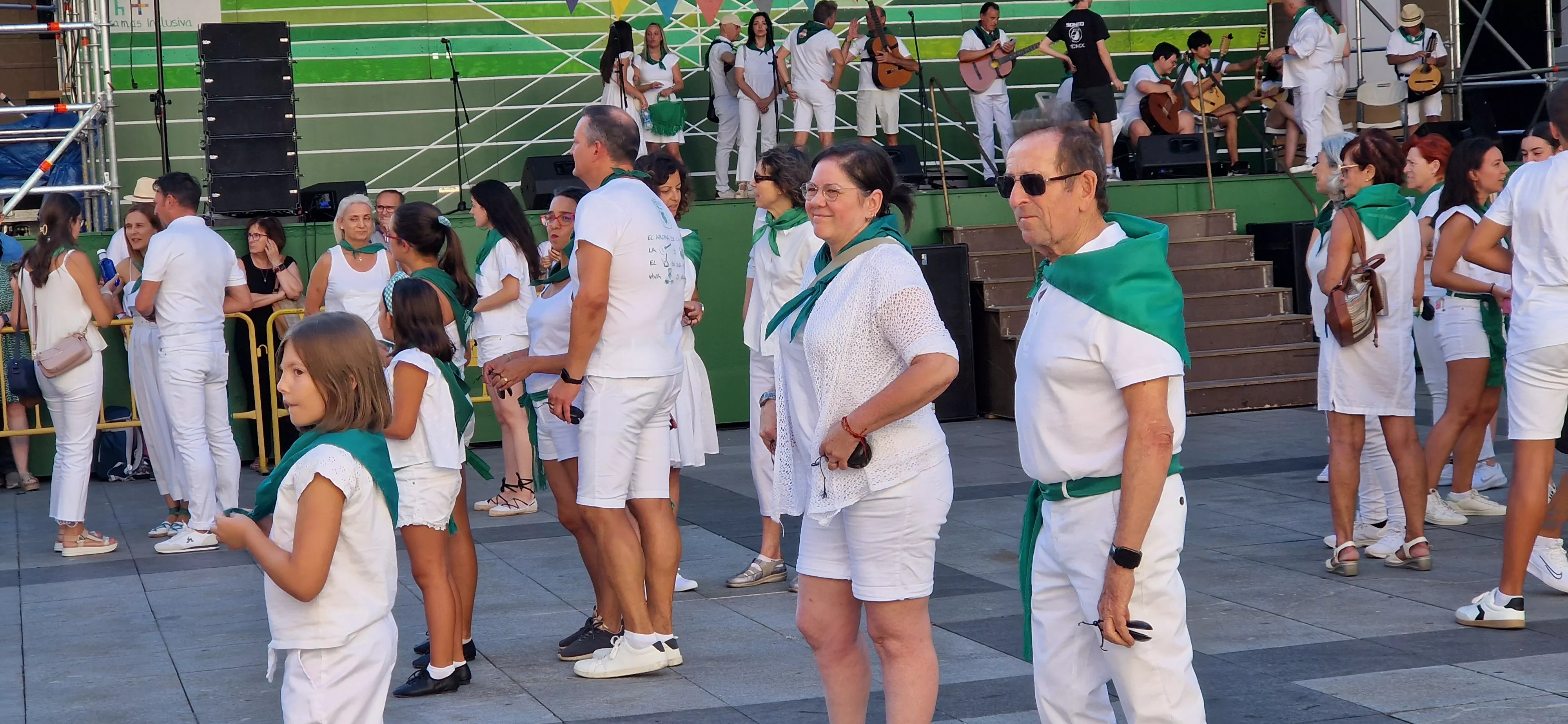 Baile de la Jota de San Lorenzo en la plaza López Allué. Foto Myriam Martínez