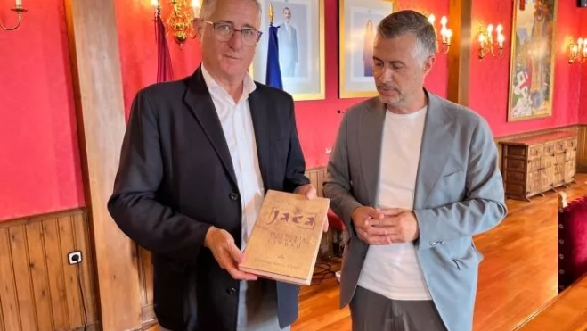 Manuel Blasco y Carlos Serrano en el Ayuntamiento de Jaca Manuel Blasco y Carlos Serrano en el Ayuntamiento de Jaca