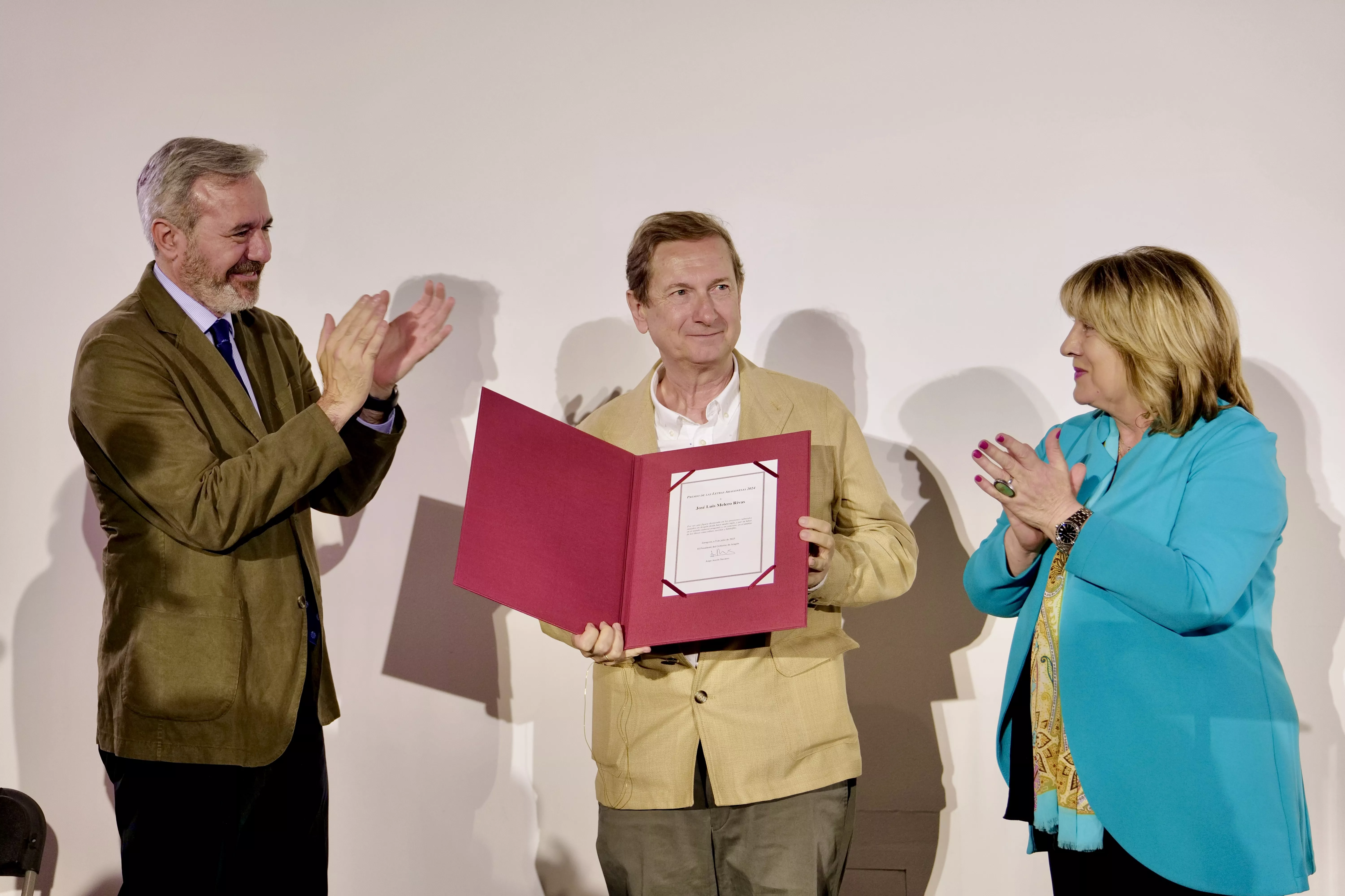 José Luis Melero, con el Premio de la Letras Aragonesas.