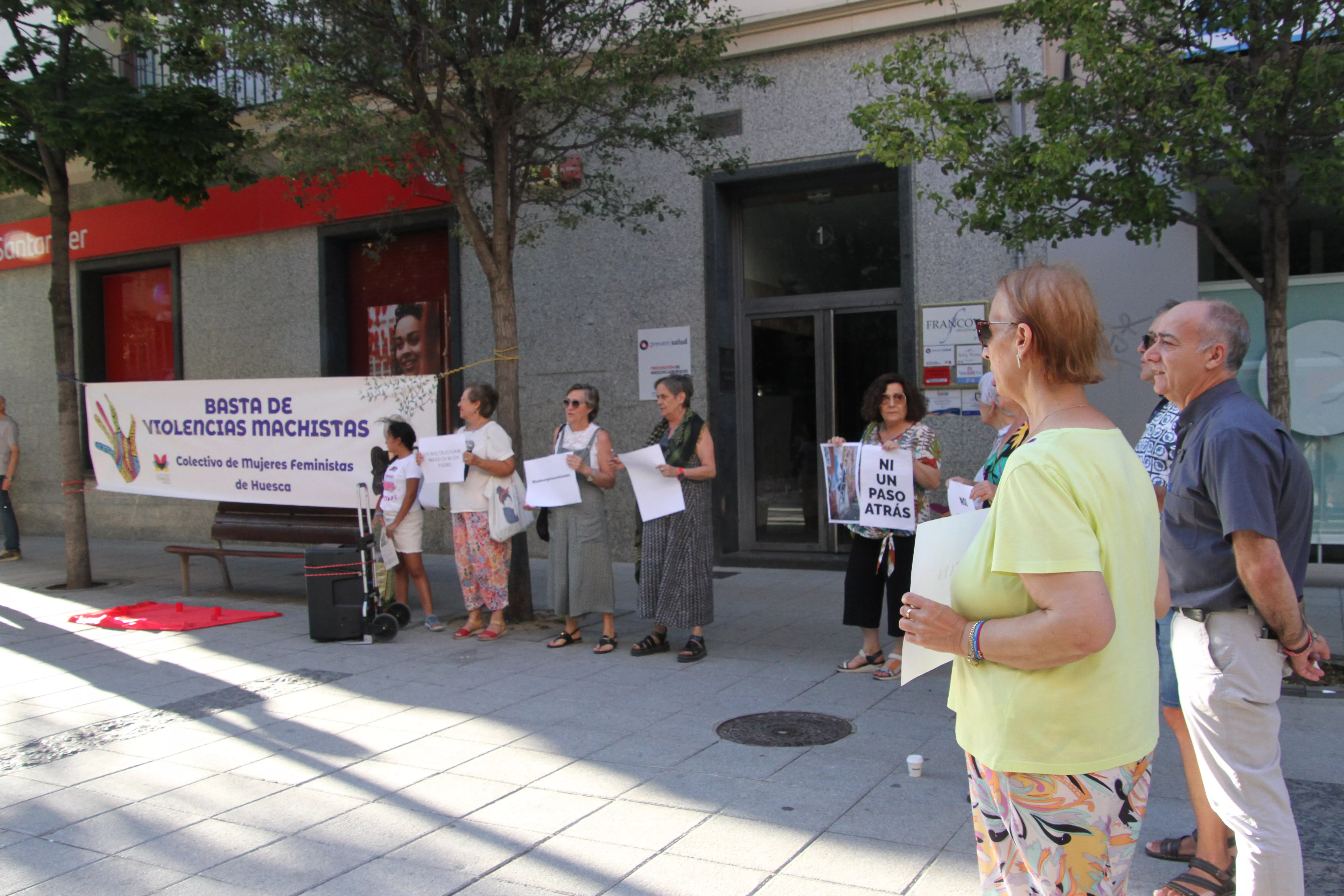 Concentración contra las violencias machistas en Huesca. Foto Carlos Neofato