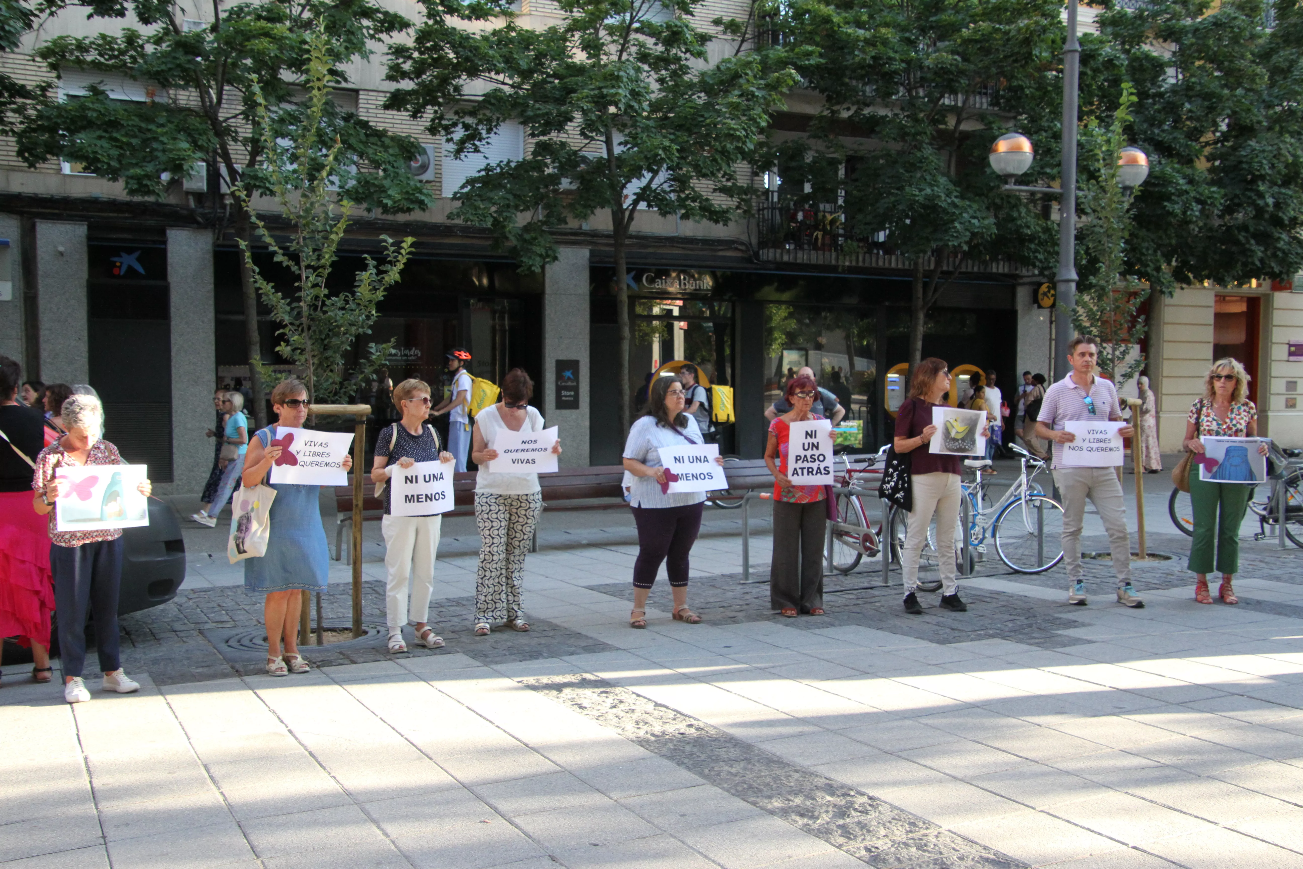 Concentración contra las violencias machistas en Huesca. Foto Carlos Neofato