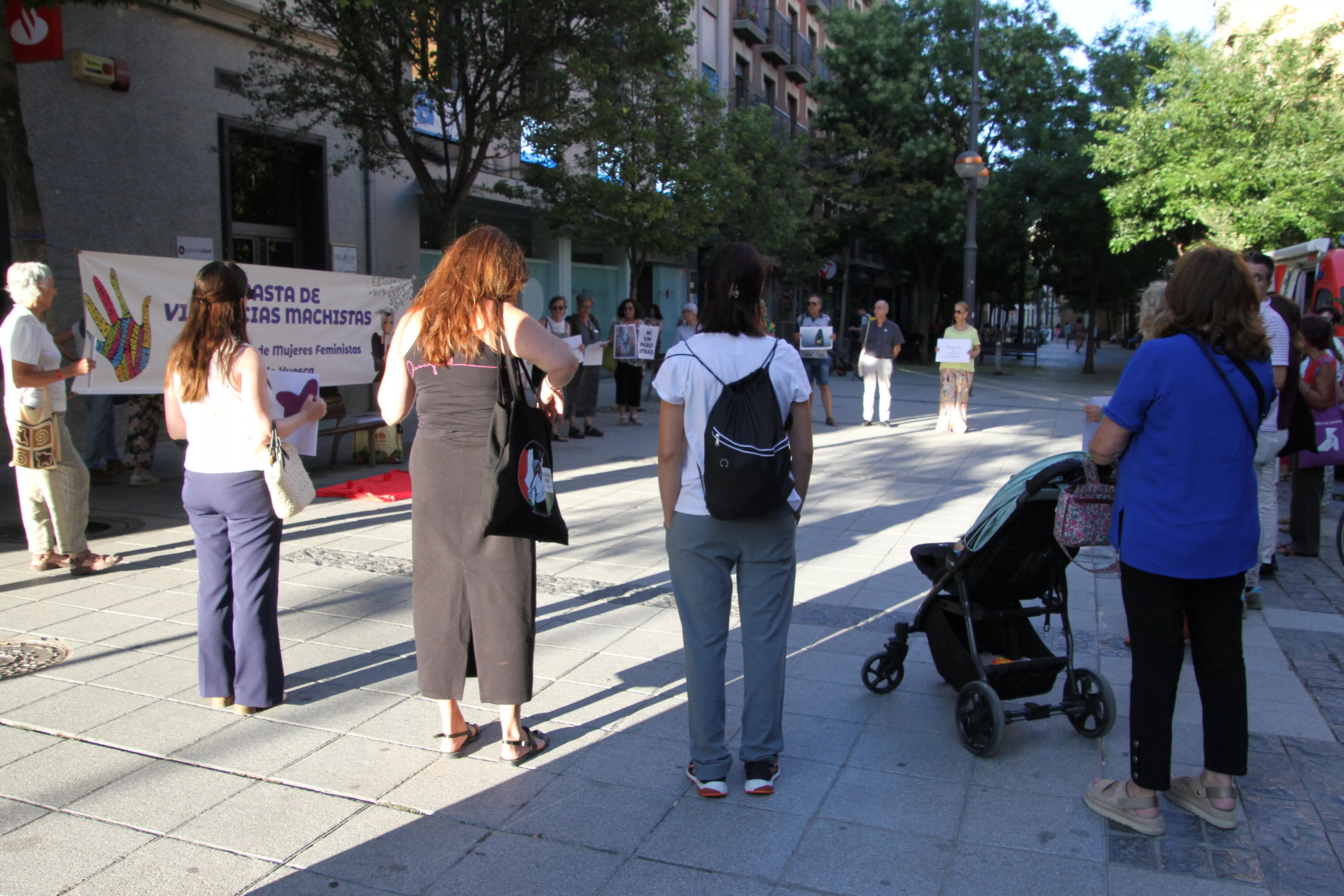 Concentración contra las violencias machistas en Huesca. Foto Carlos Neofato