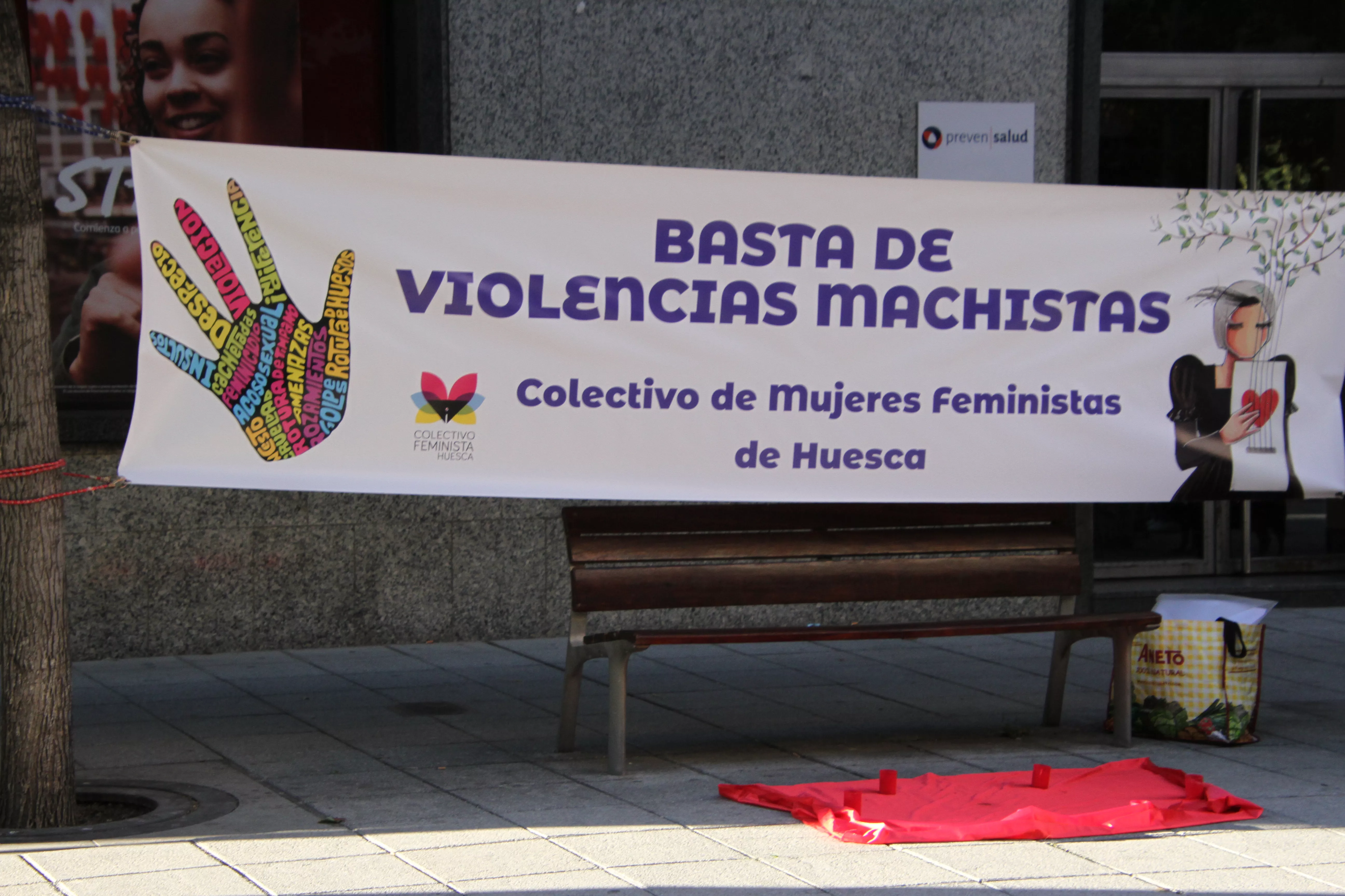 Concentración contra las violencias machistas en Huesca. Foto Carlos Neofato
