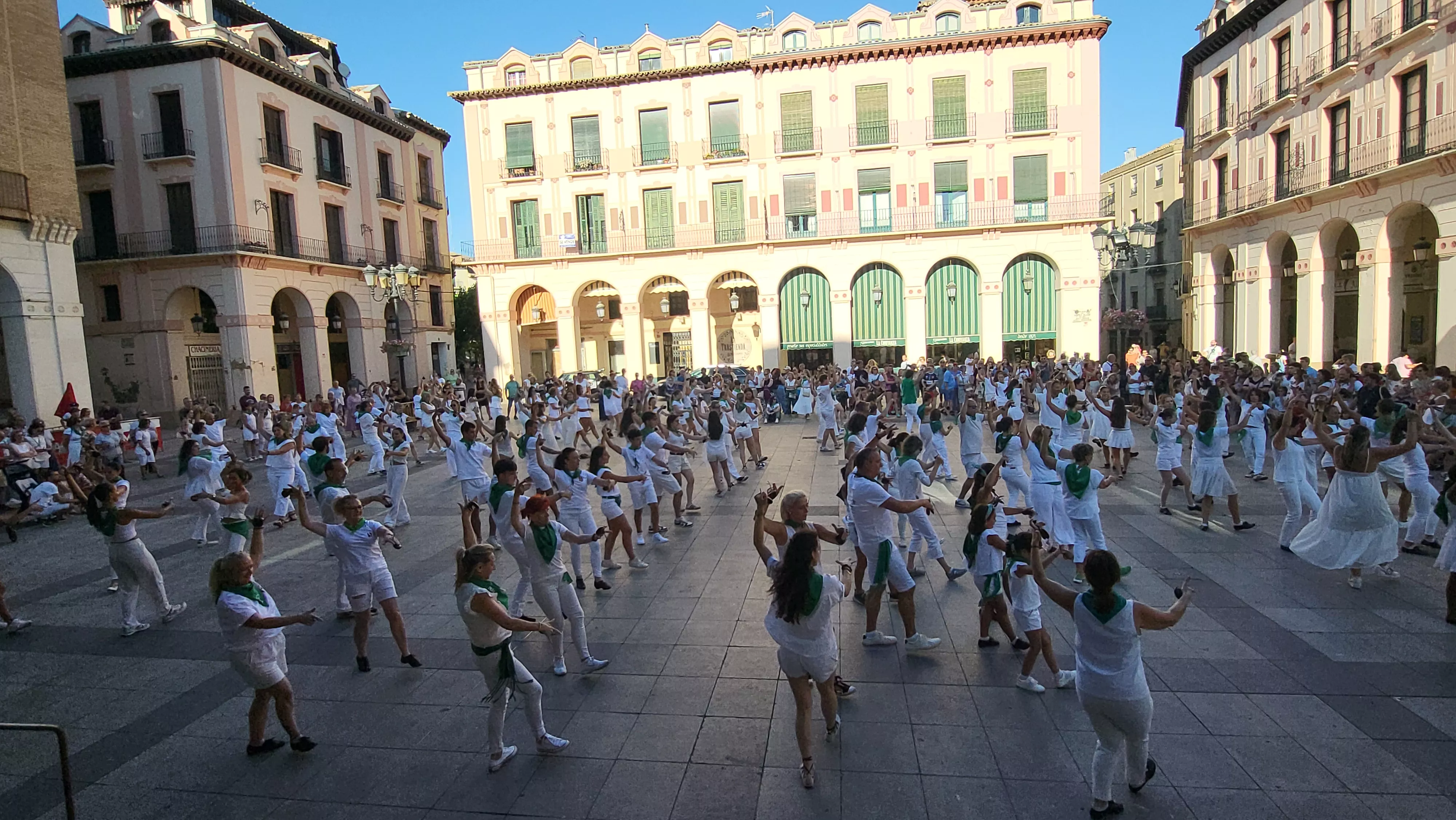 Baile de la Jota de San Lorenzo en la plaza López Allué. Foto Mercedes Manterola