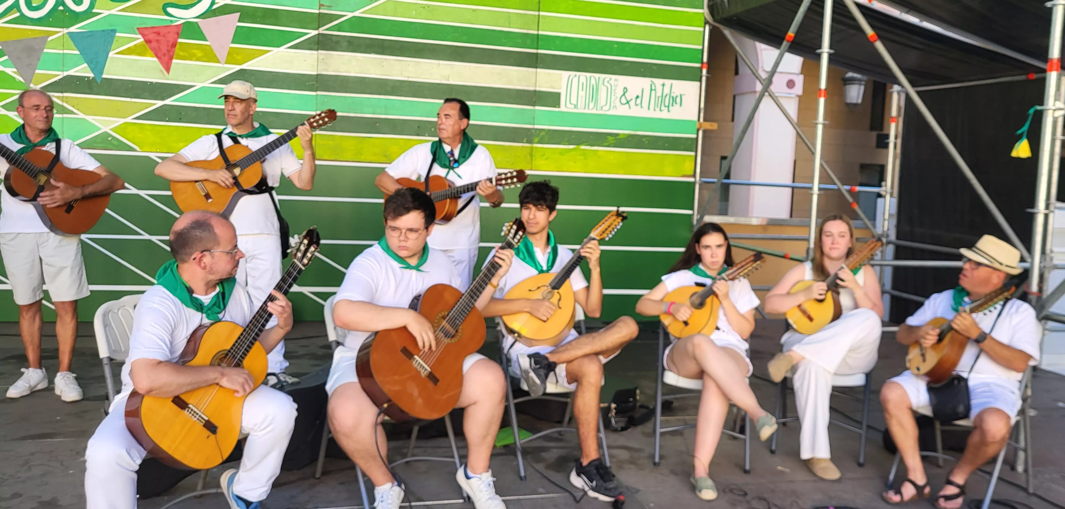 Baile de la Jota de San Lorenzo en la plaza López Allué. Foto Mercedes Manterola
