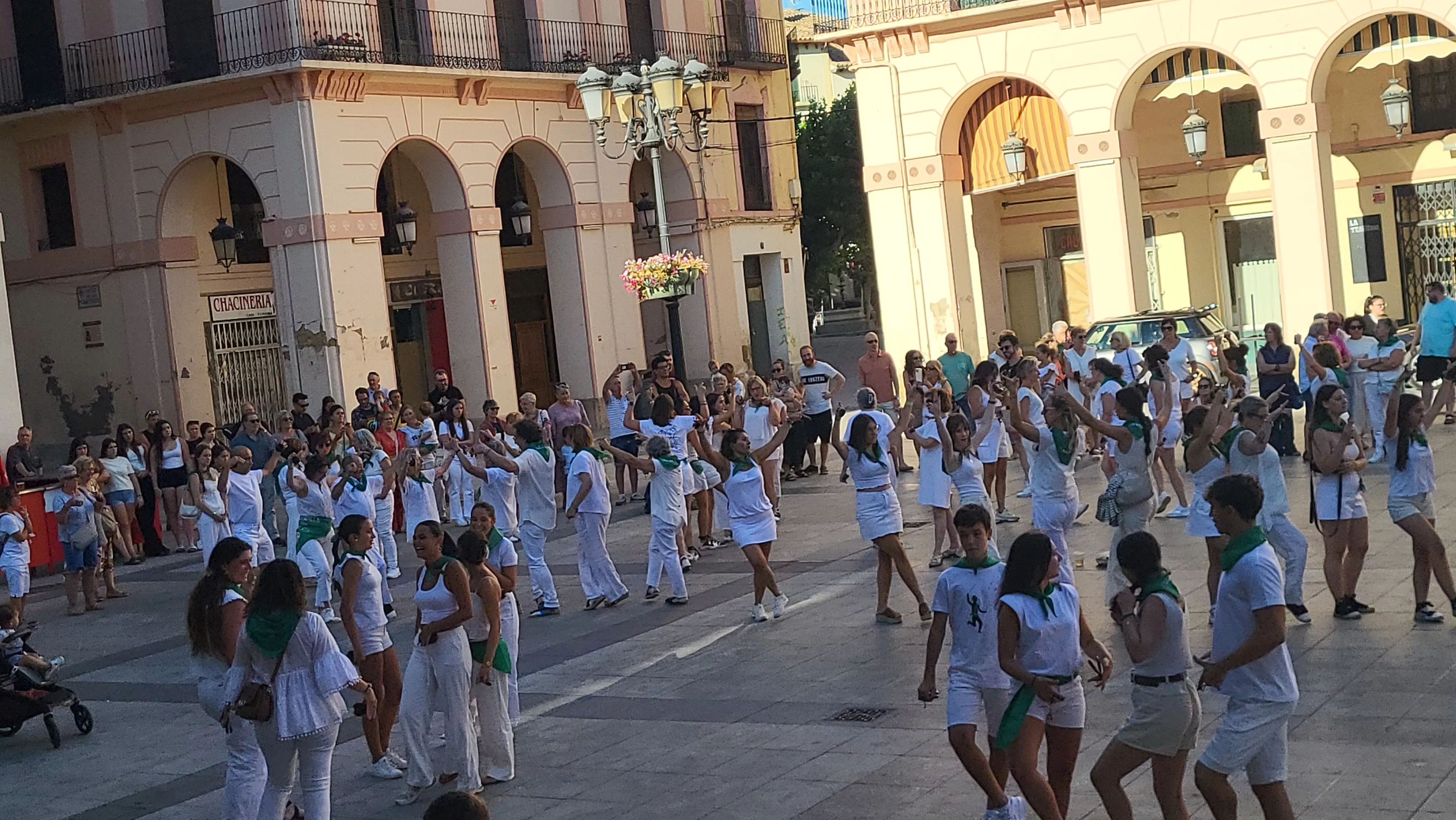 Baile de la Jota de San Lorenzo en la plaza López Allué. Foto Mercedes Manterola