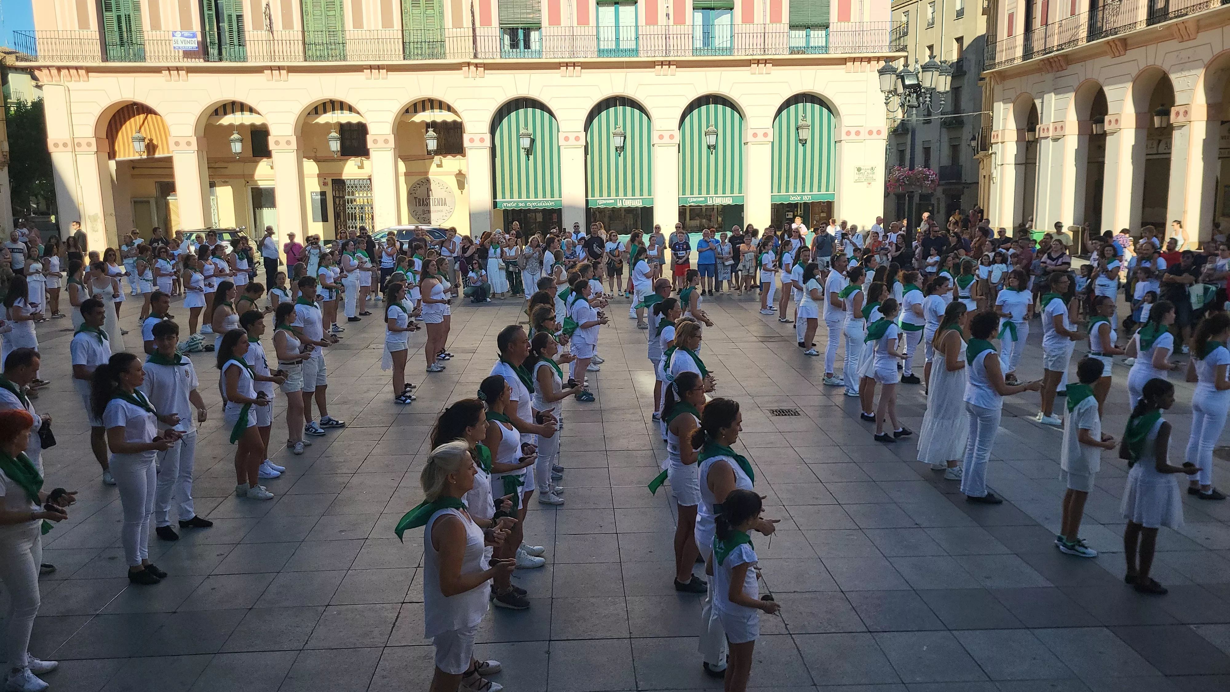 Baile de la Jota de San Lorenzo en la plaza López Allué. Foto Mercedes Manterola