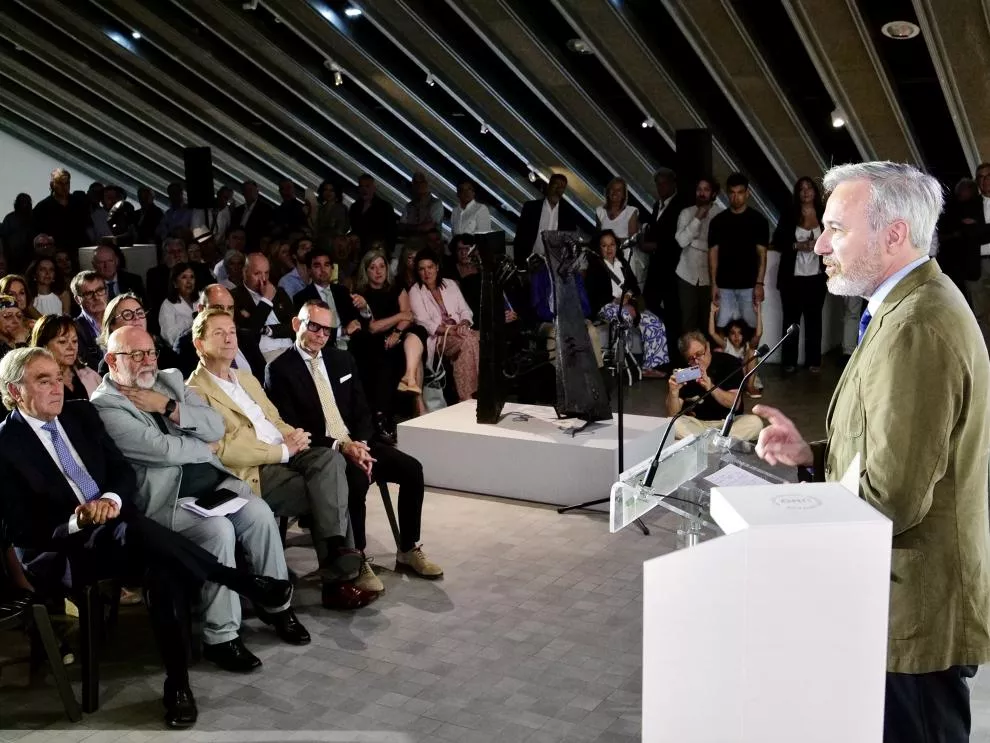 El presidente Azcón, durante el Premio de las Letras Aragonesas entregado a José Luis Melero y Antón Castro. Foto Fabián Simón