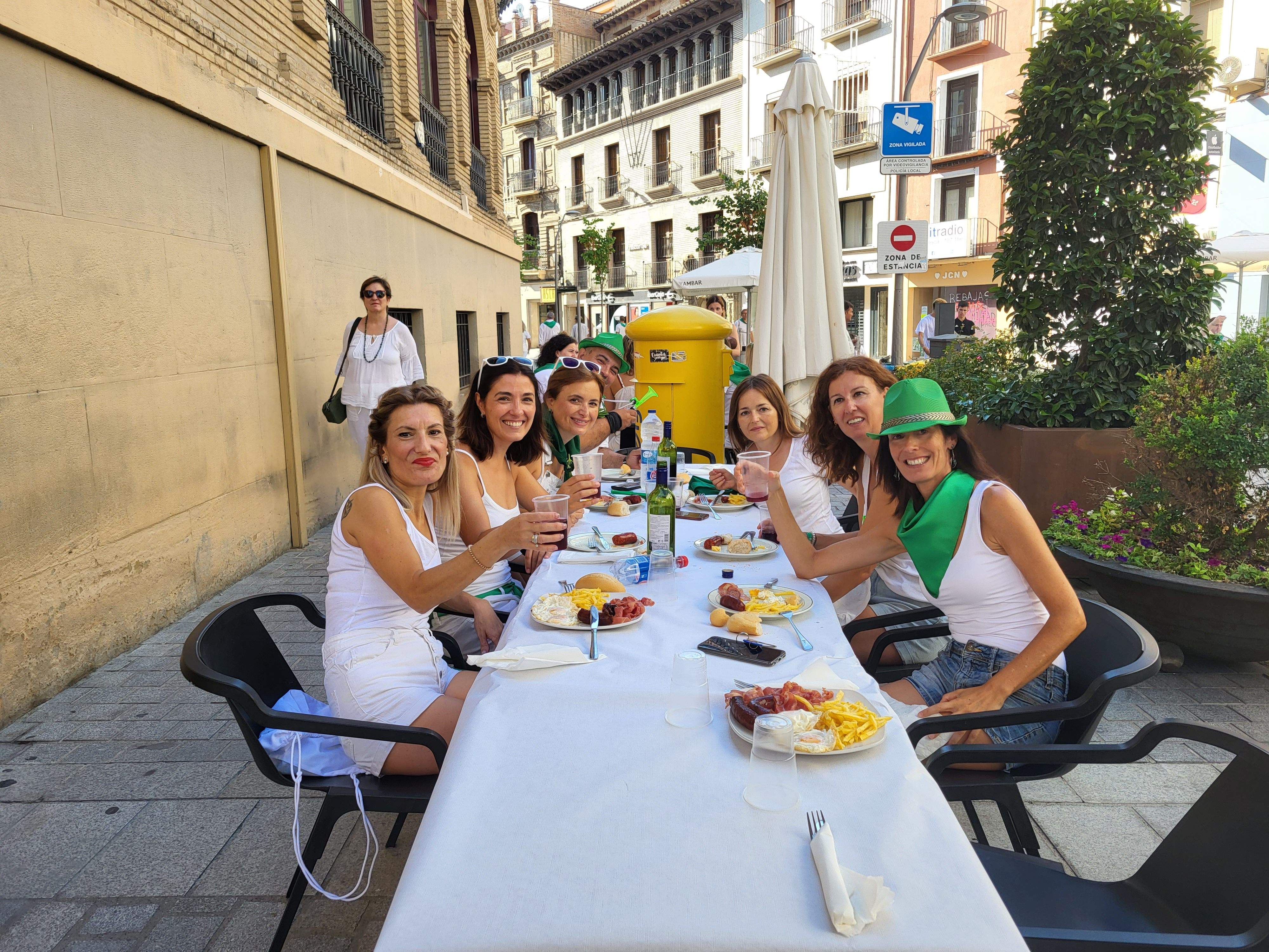 Almuerzos en la antesala del chupinazo.