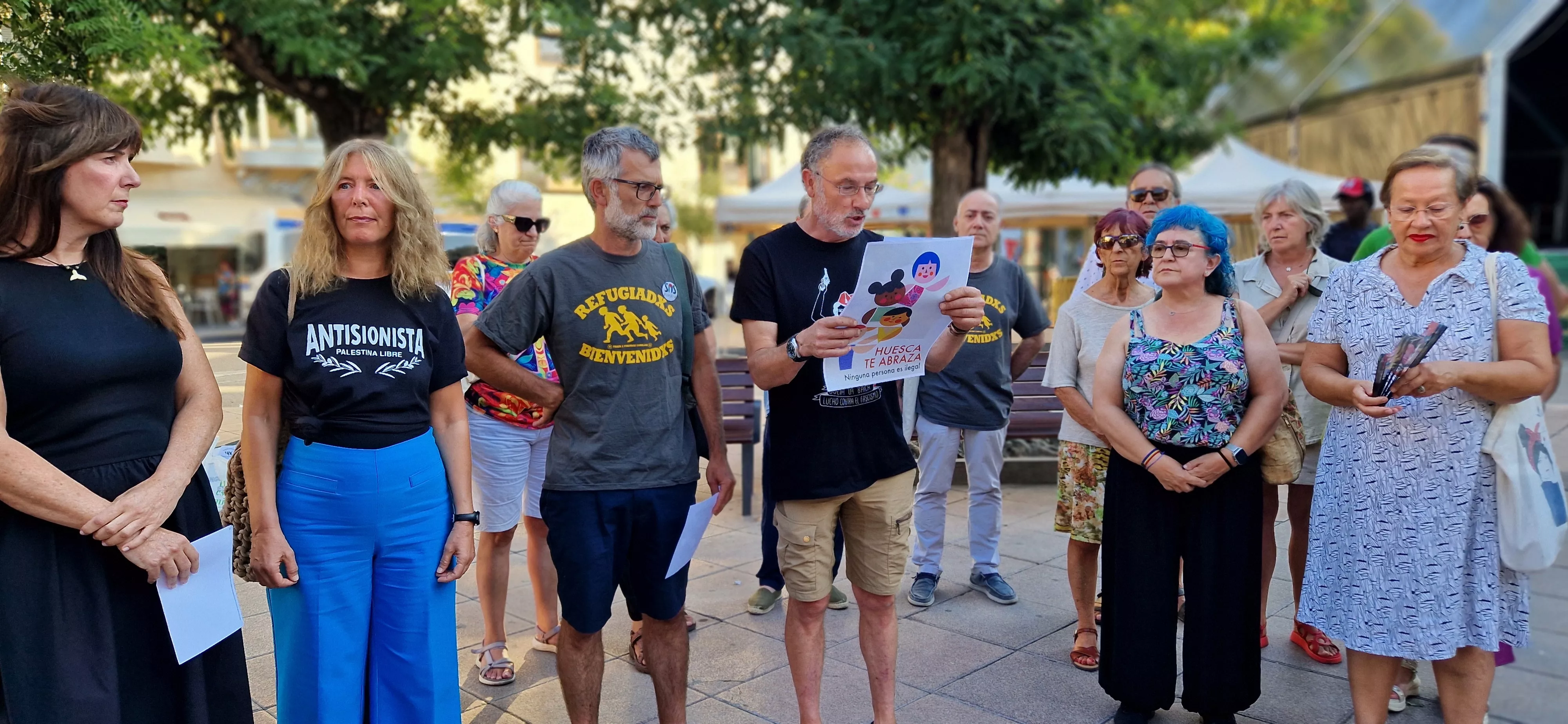 Campaña Huesca te abraza contra el racismo y por la convivencia. Foto Myriam Martínez