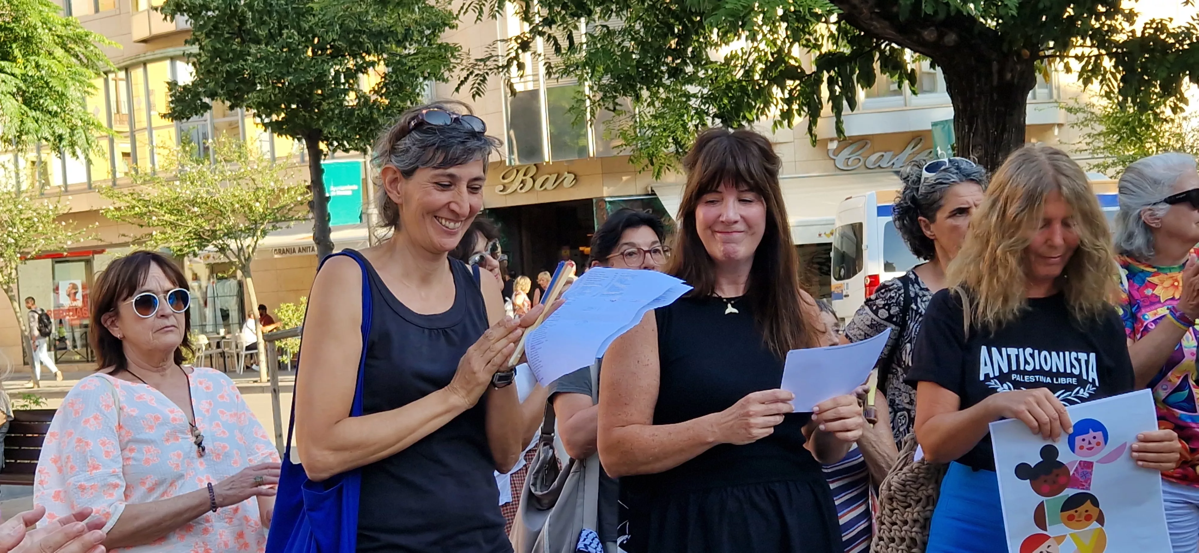 Campaña Huesca te abraza contra el racismo y por la convivencia. Foto Myriam Martínez