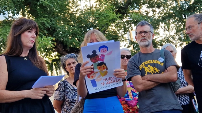 Campaña Huesca te abraza contra el racismo y por la convivencia. Foto Myriam Martínez