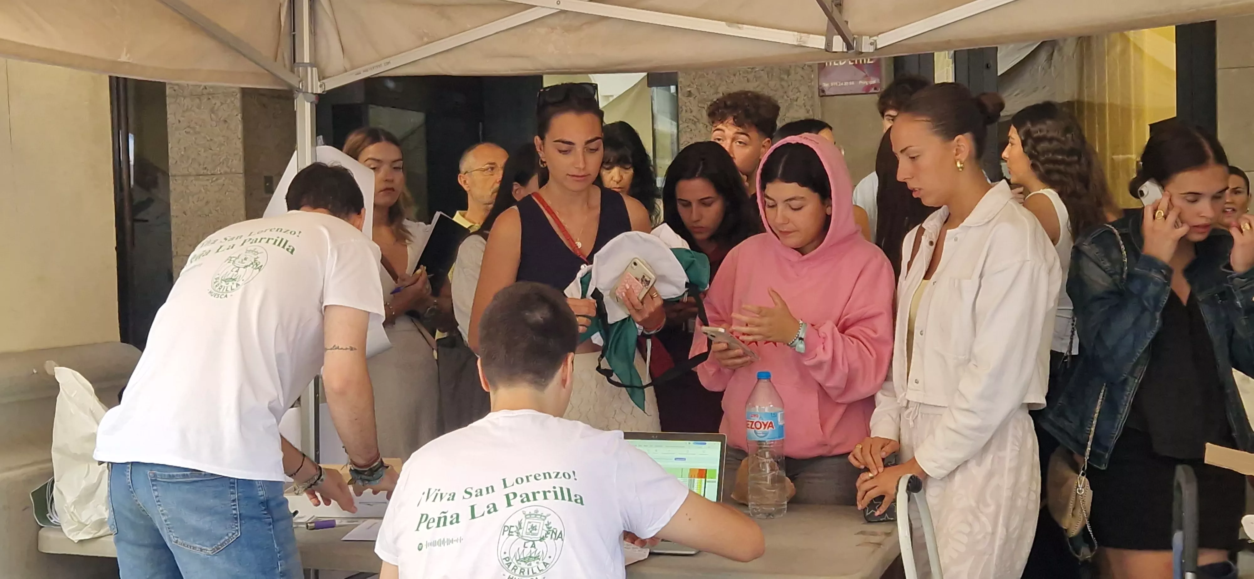 Primeros socios de las peñas para San Lorenzo. Foto Myriam Martínez