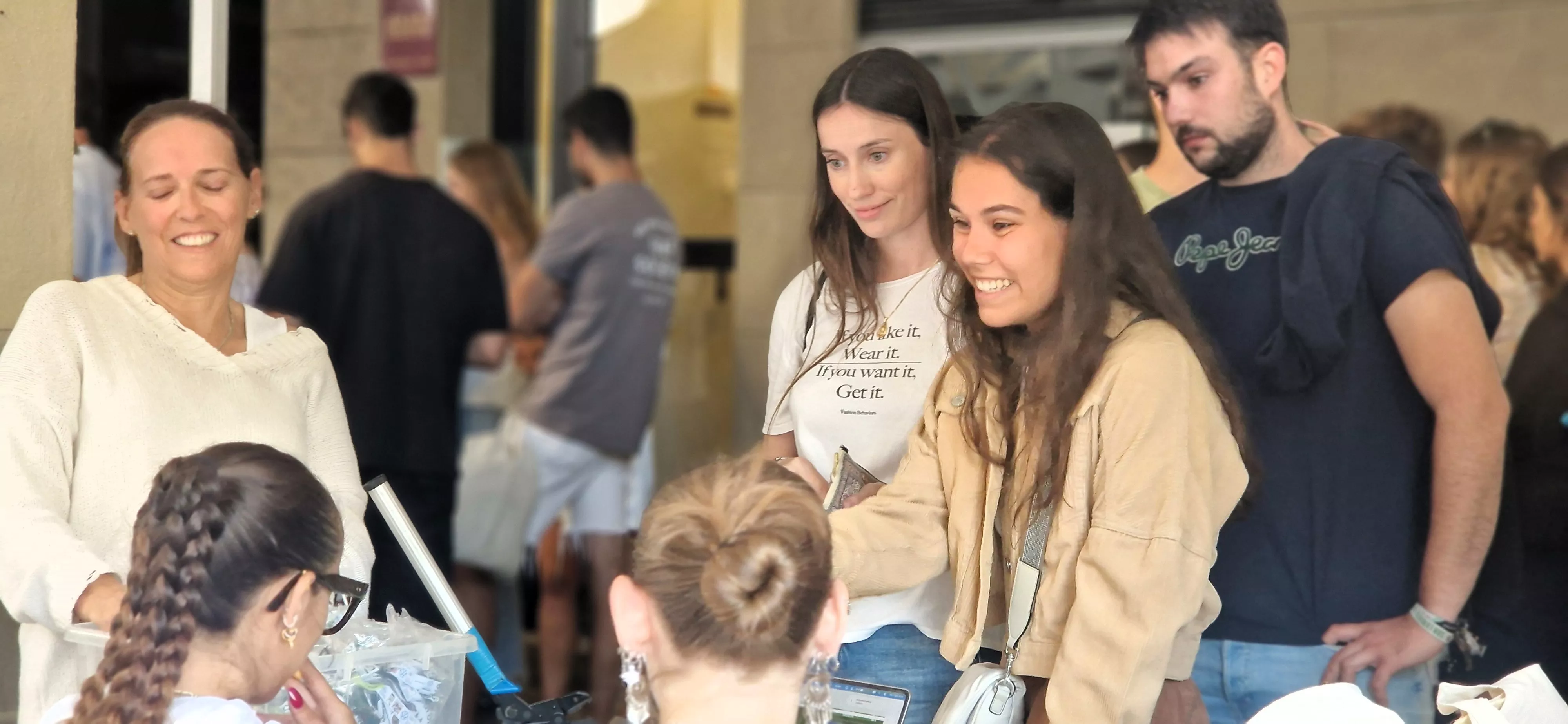 Primeros socios de las peñas para San Lorenzo. Foto Myriam Martínez