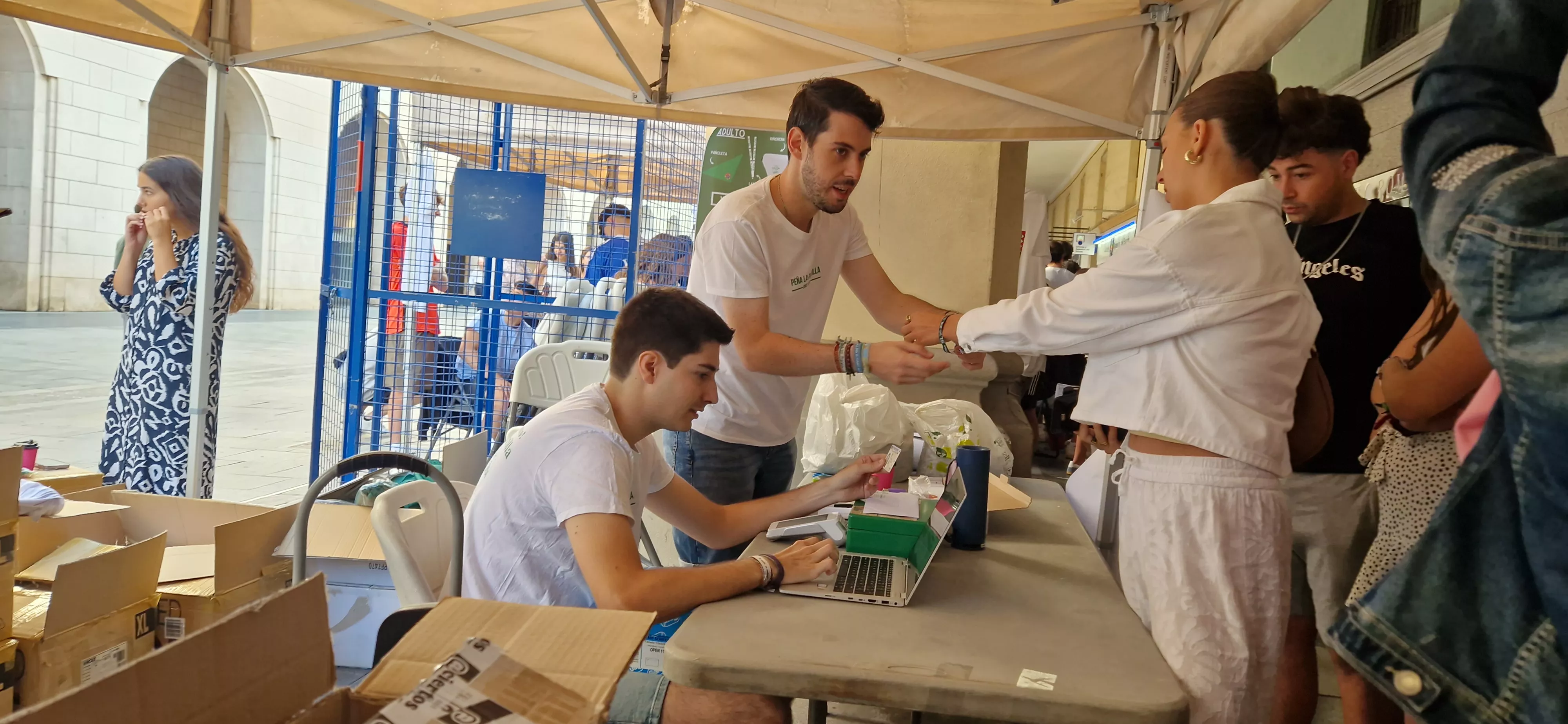 Primeros socios de las peñas para San Lorenzo. Foto Myriam Martínez
