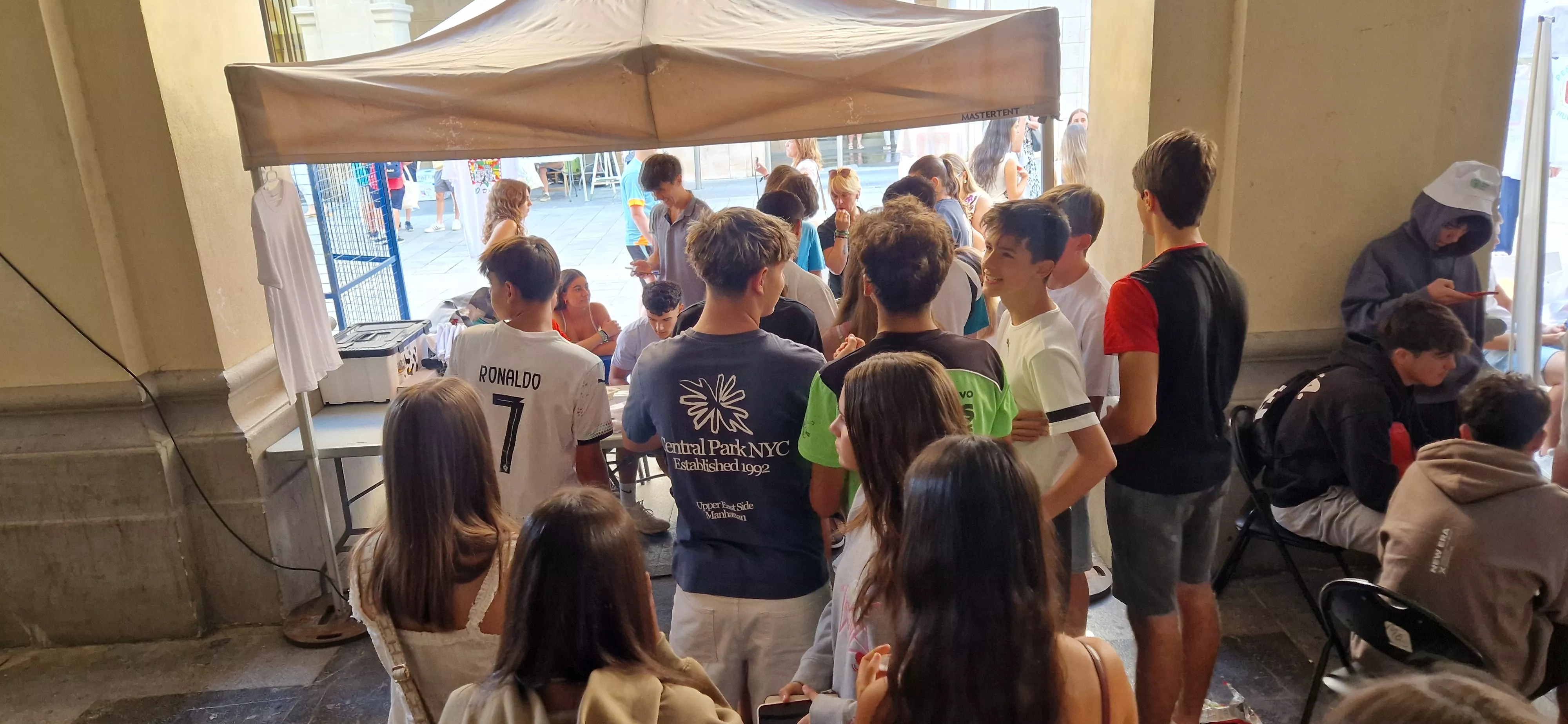 Primeros socios de las peñas para San Lorenzo. Foto Myriam Martínez