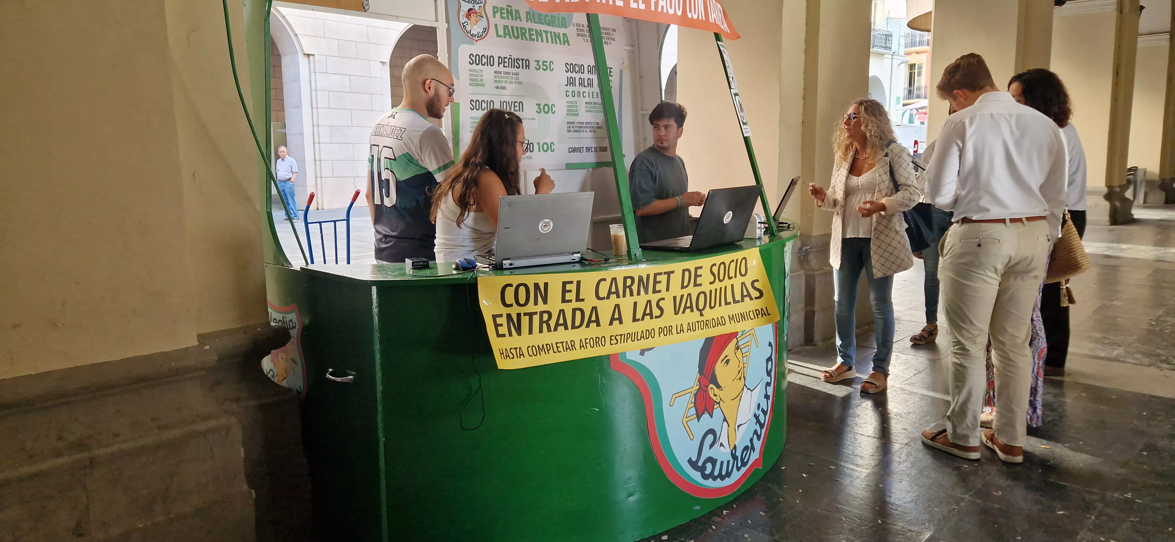 Primeros socios de las peñas para San Lorenzo. Foto Myriam Martínez