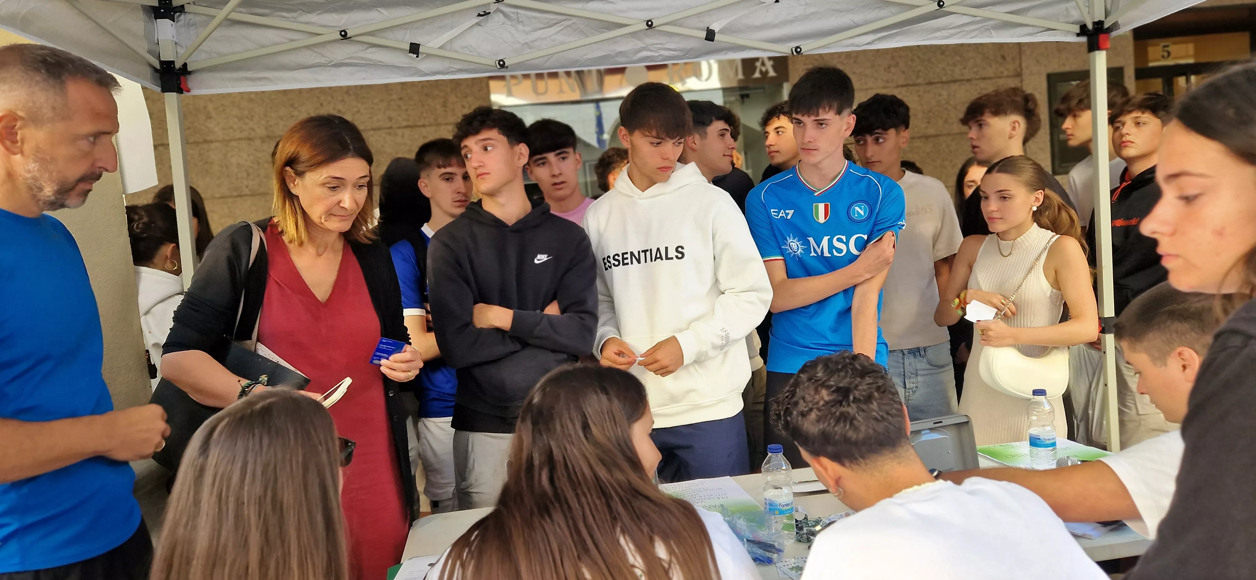 Primeros socios de las peñas para San Lorenzo. Foto Myriam Martínez
