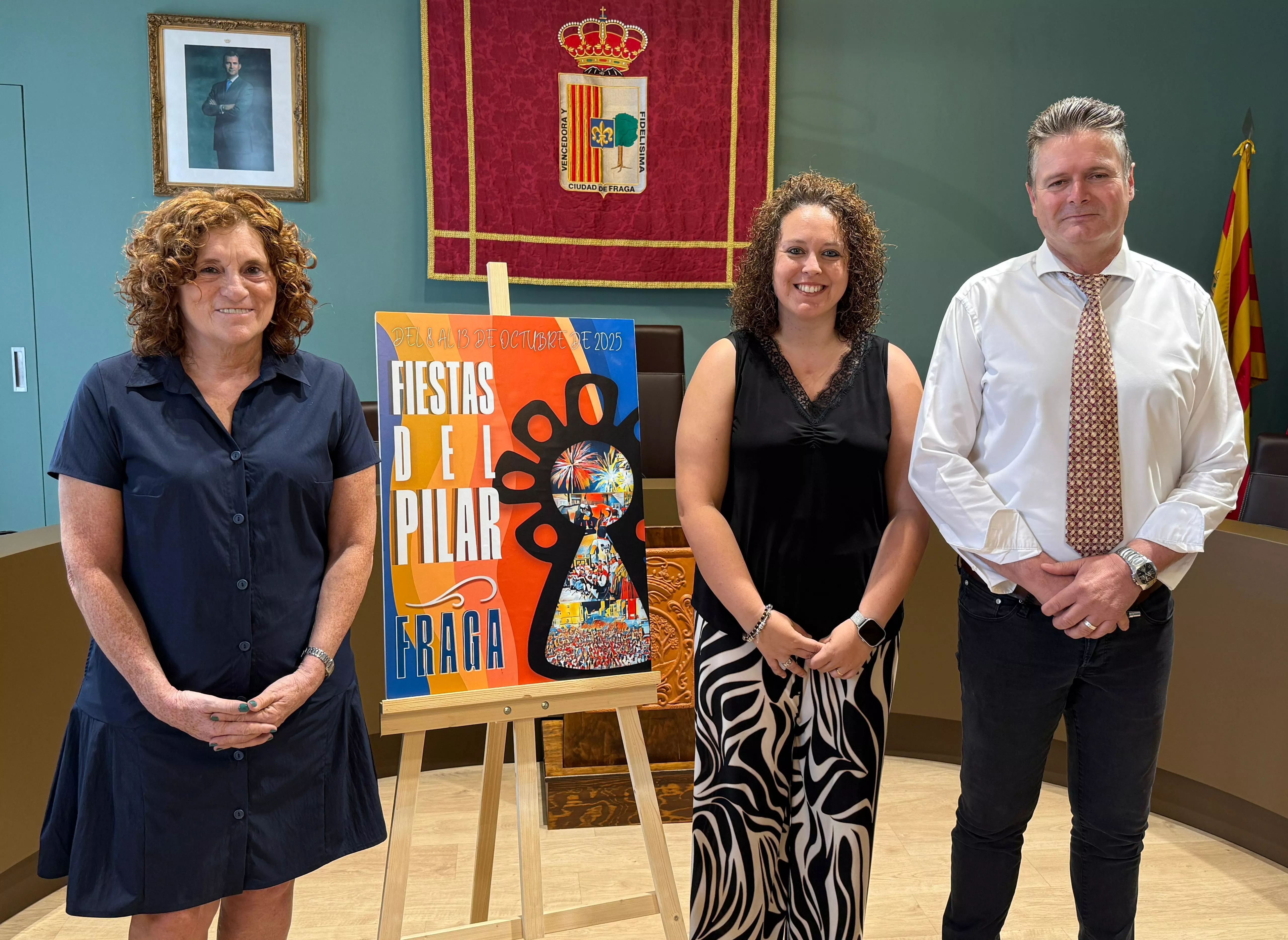 Cristina Canales Noemí Ruiz e Ignacio Gramún en la presentación del cartel de Fiestas del Pilar de Fraga.